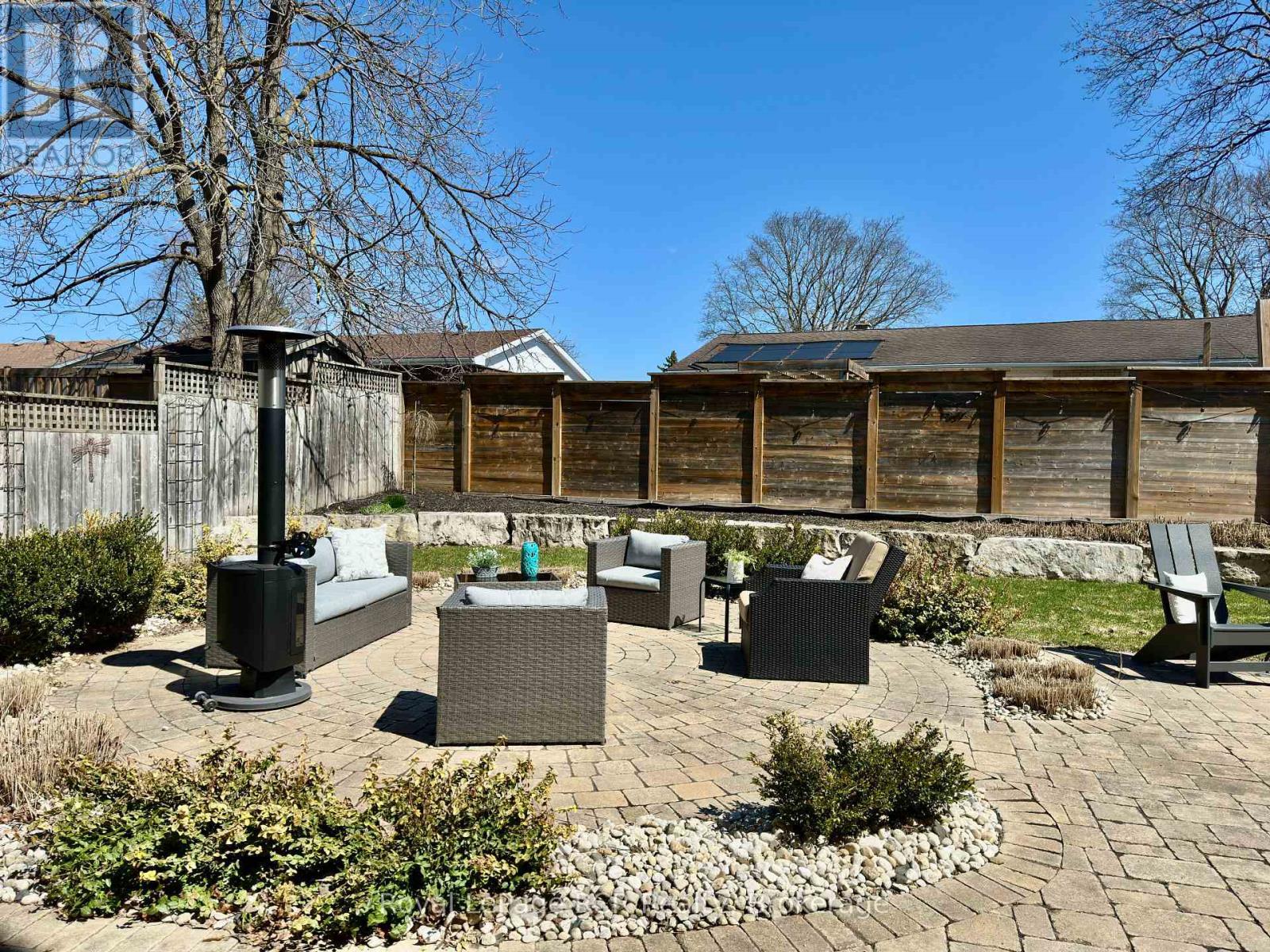 












241 4TH STREET CRESCENT

,
Hanover,




Ontario
N4N3S9

