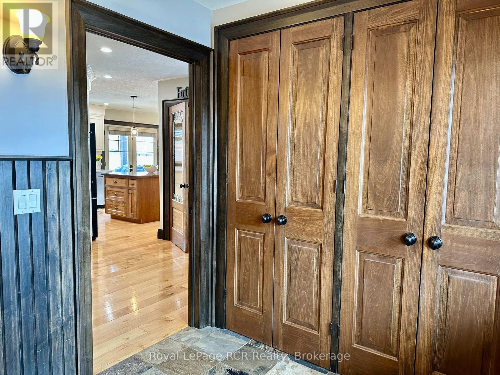 












241 4TH STREET CRESCENT

,
Hanover,




Ontario
N4N3S9

