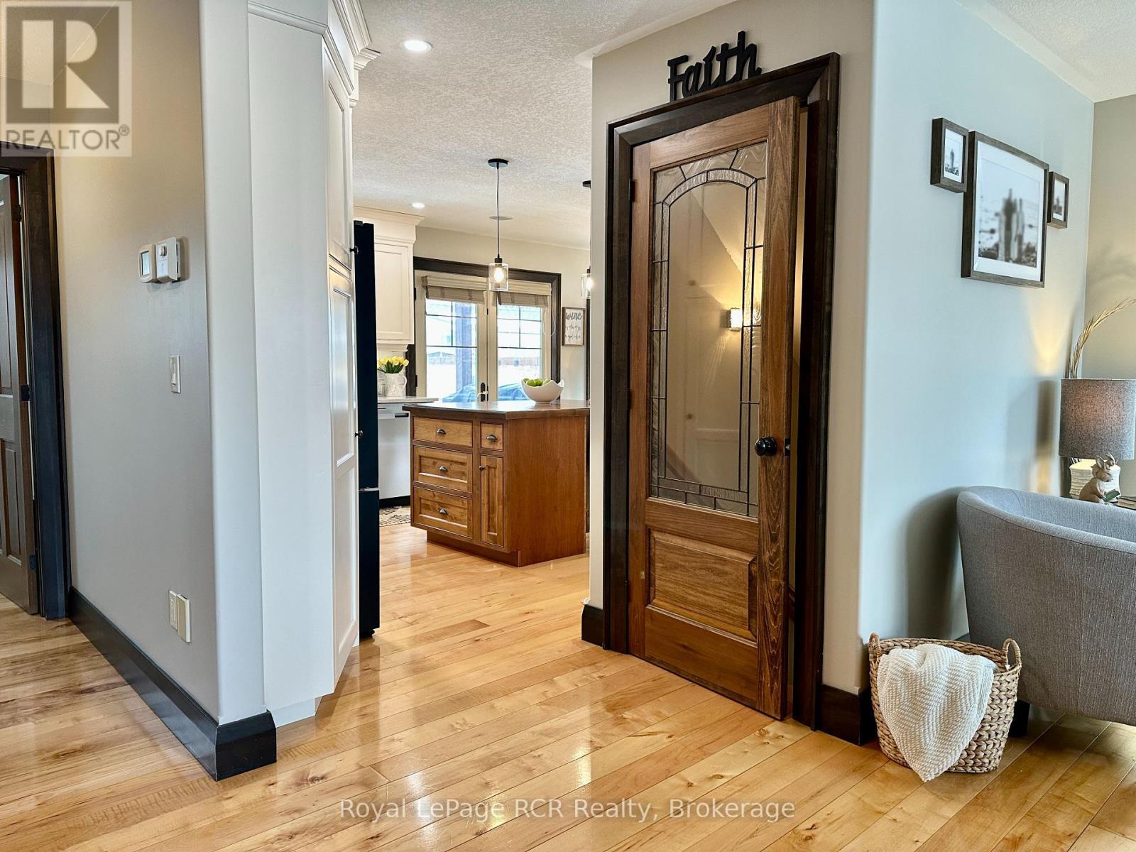 












241 4TH STREET CRESCENT

,
Hanover,




Ontario
N4N3S9

