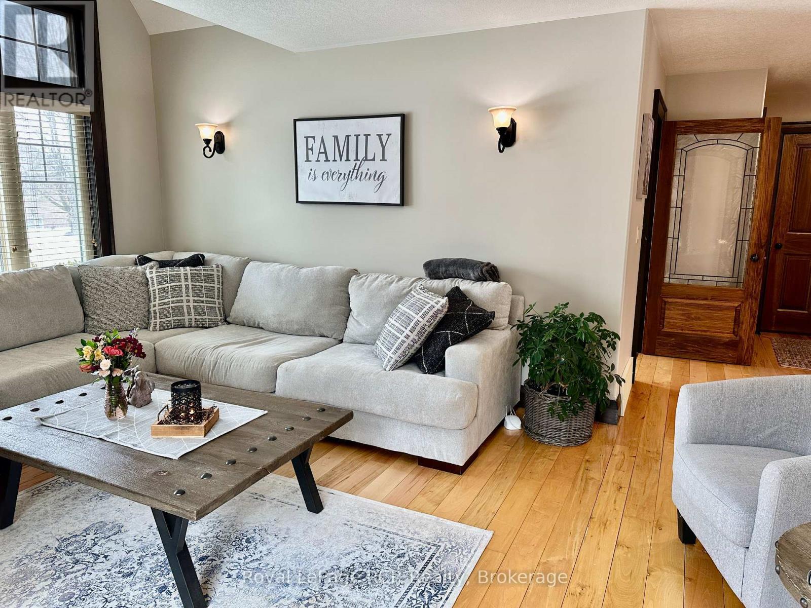 












241 4TH STREET CRESCENT

,
Hanover,




Ontario
N4N3S9

