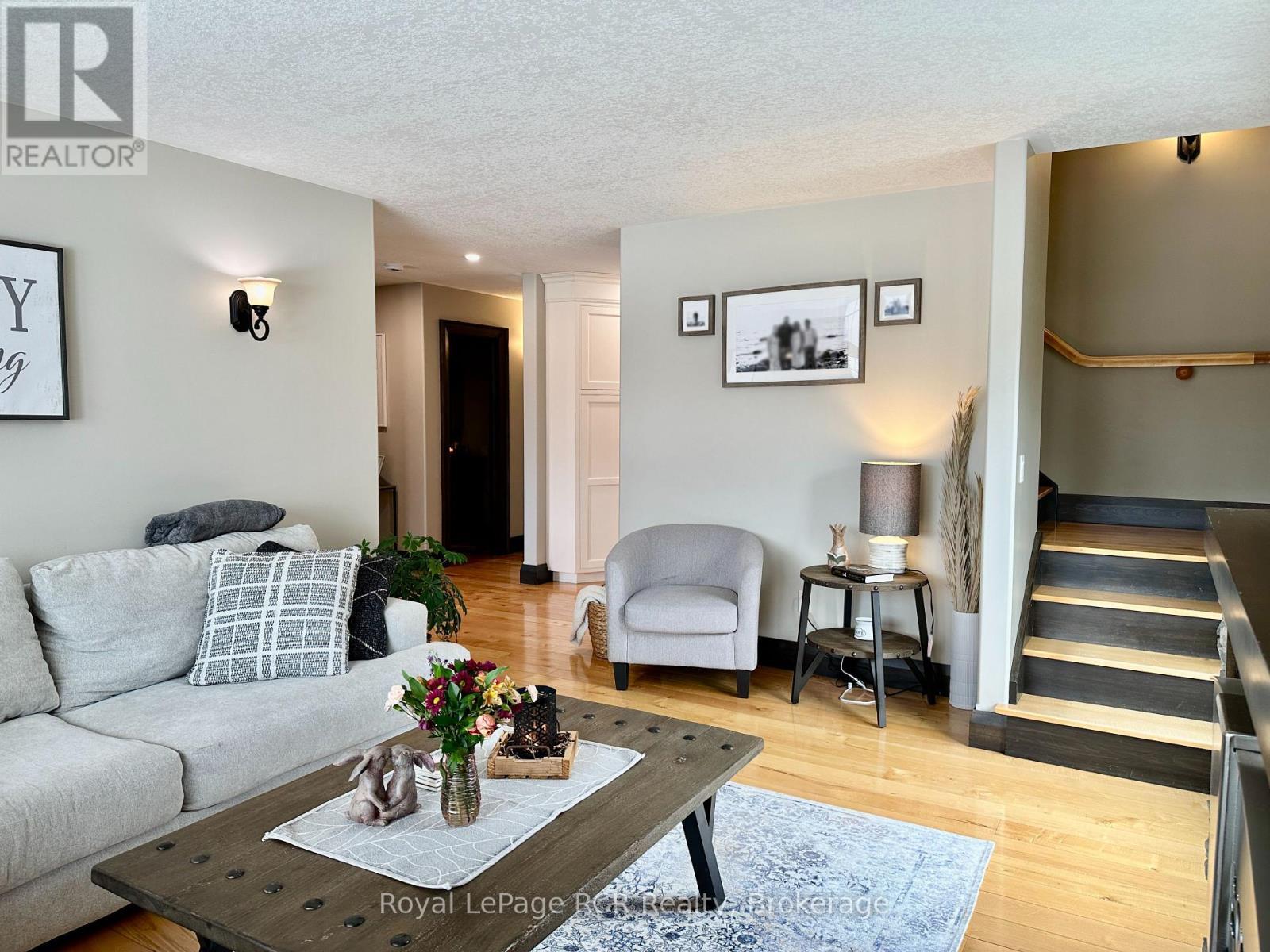 












241 4TH STREET CRESCENT

,
Hanover,




Ontario
N4N3S9

