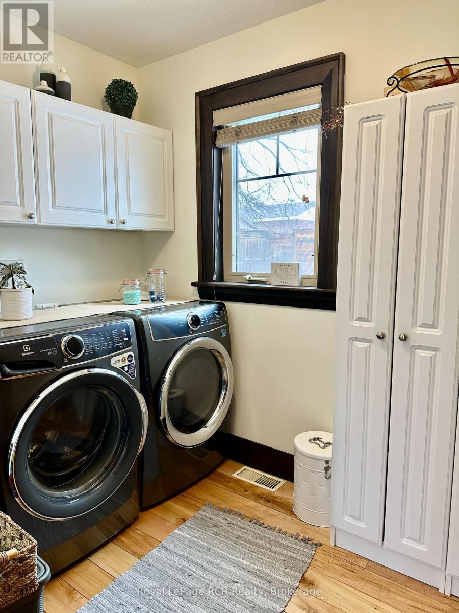 












241 4TH STREET CRESCENT

,
Hanover,




Ontario
N4N3S9

