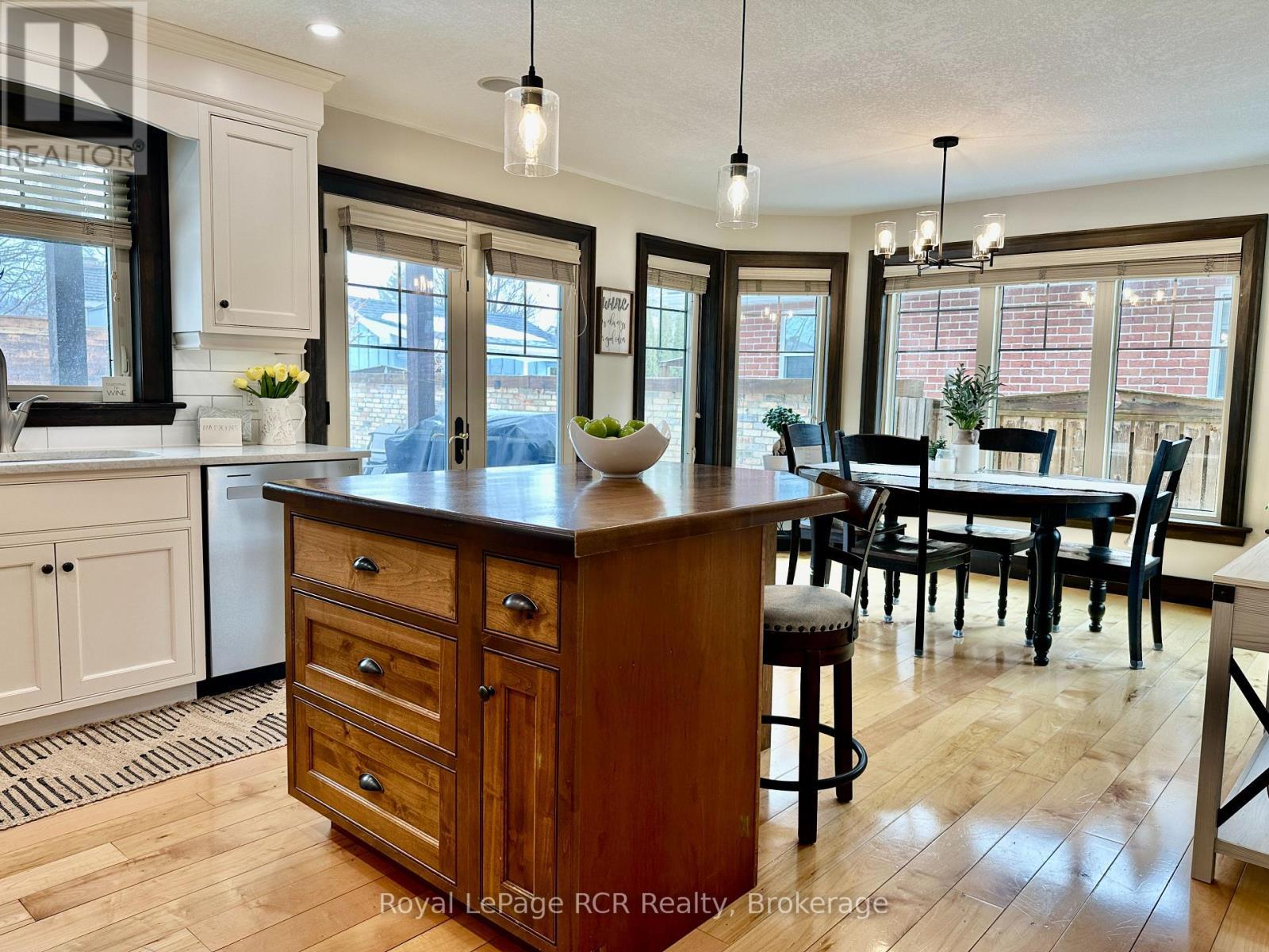 












241 4TH STREET CRESCENT

,
Hanover,




Ontario
N4N3S9

