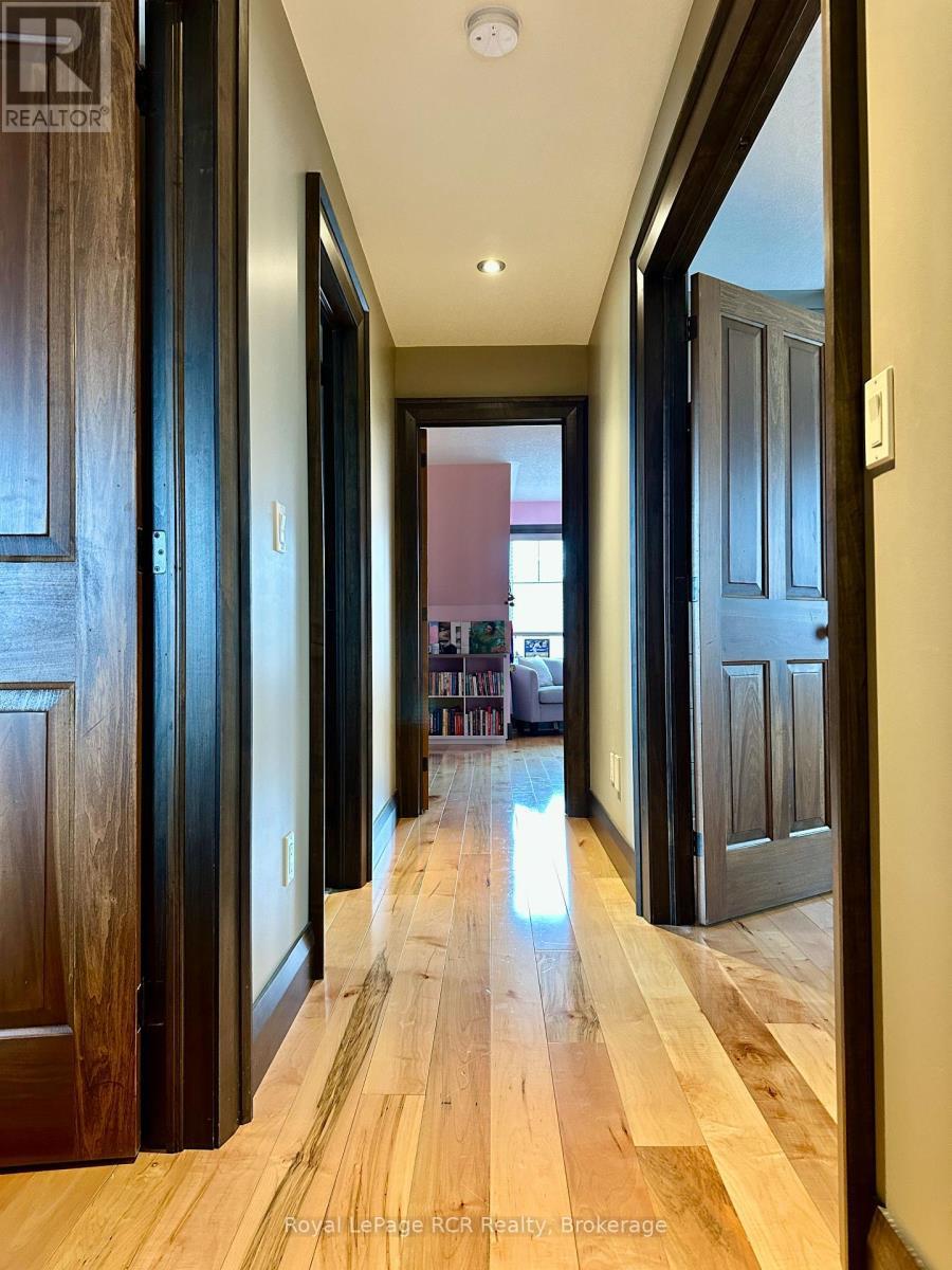 












241 4TH STREET CRESCENT

,
Hanover,




Ontario
N4N3S9

