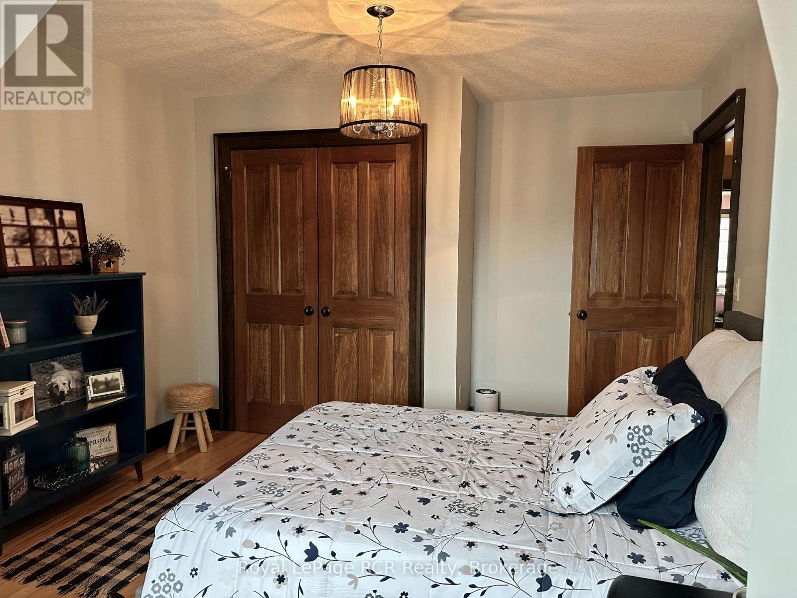 












241 4TH STREET CRESCENT

,
Hanover,




Ontario
N4N3S9

