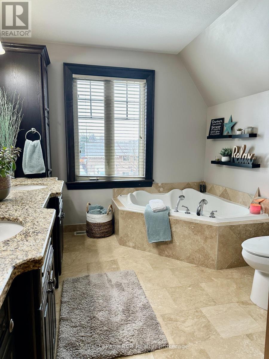 












241 4TH STREET CRESCENT

,
Hanover,




Ontario
N4N3S9

