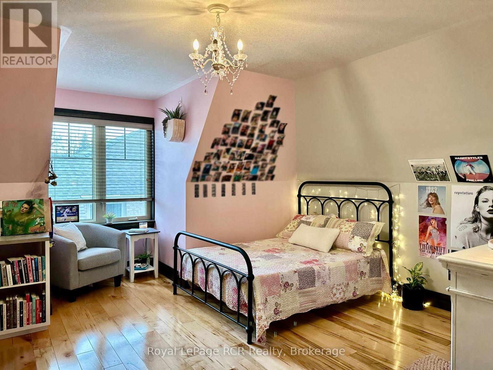 












241 4TH STREET CRESCENT

,
Hanover,




Ontario
N4N3S9

