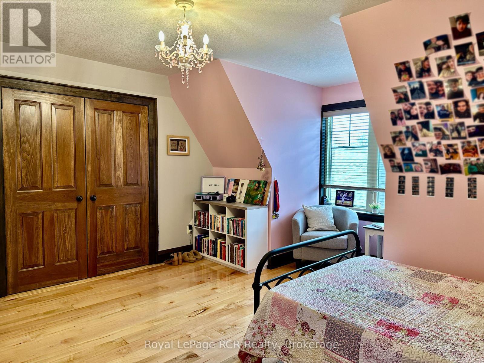 












241 4TH STREET CRESCENT

,
Hanover,




Ontario
N4N3S9

