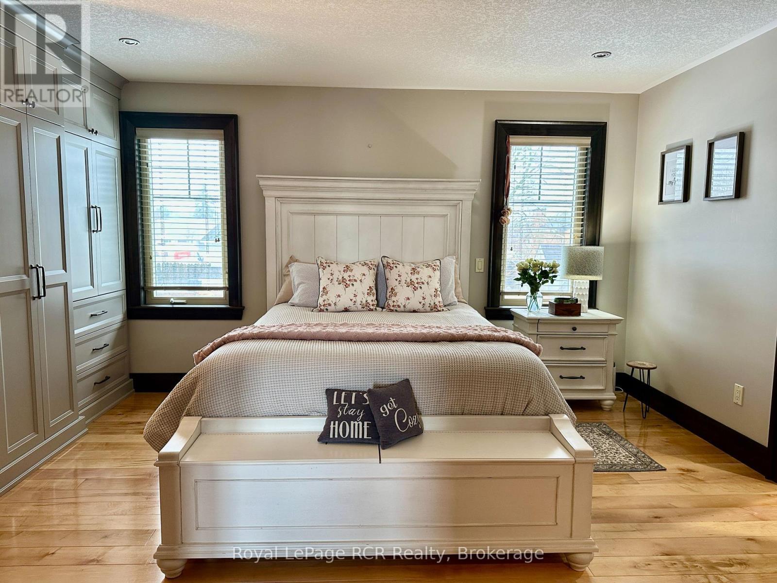 












241 4TH STREET CRESCENT

,
Hanover,




Ontario
N4N3S9

