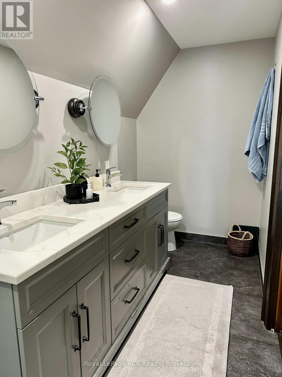 












241 4TH STREET CRESCENT

,
Hanover,




Ontario
N4N3S9

