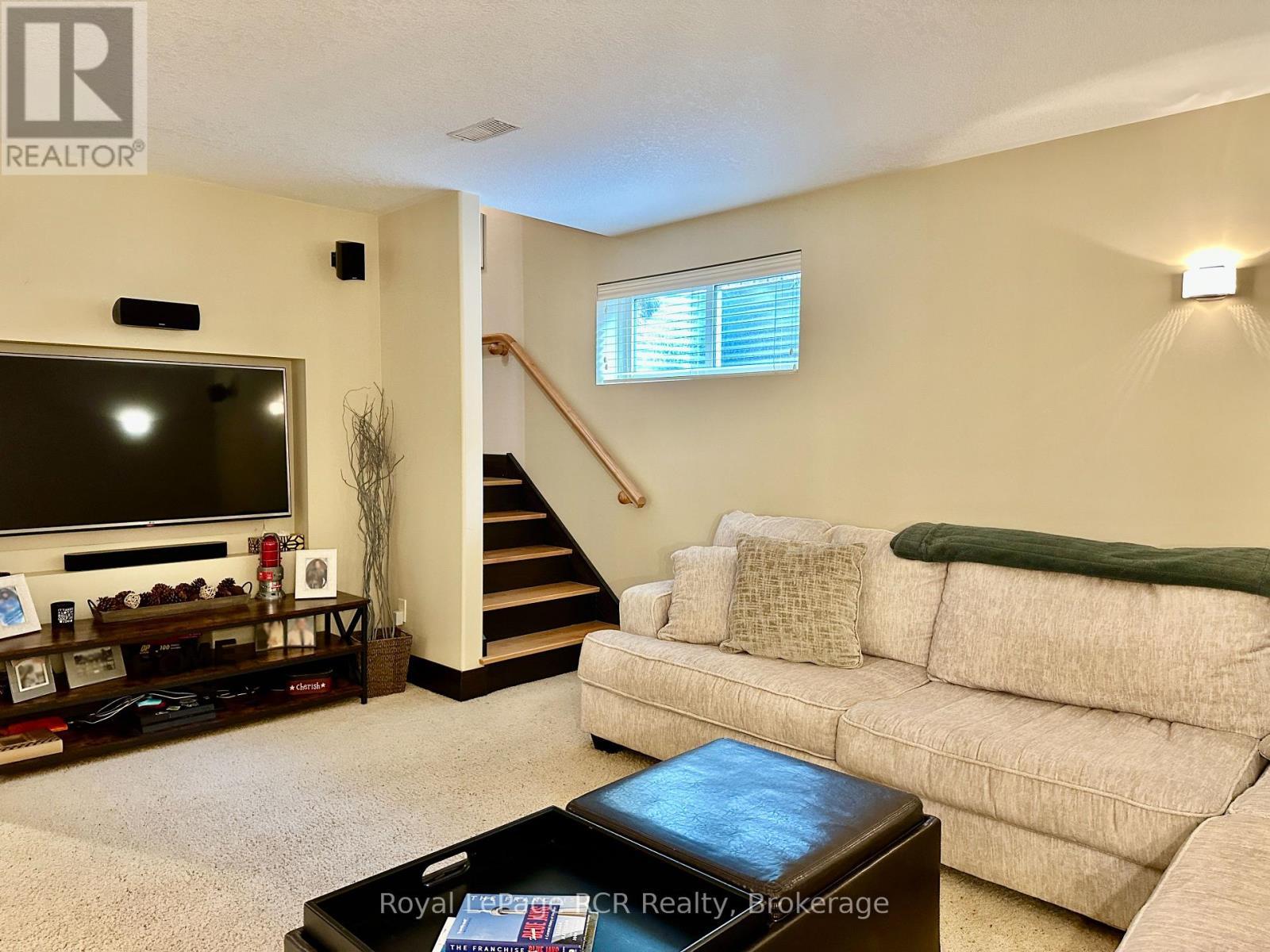 












241 4TH STREET CRESCENT

,
Hanover,




Ontario
N4N3S9

