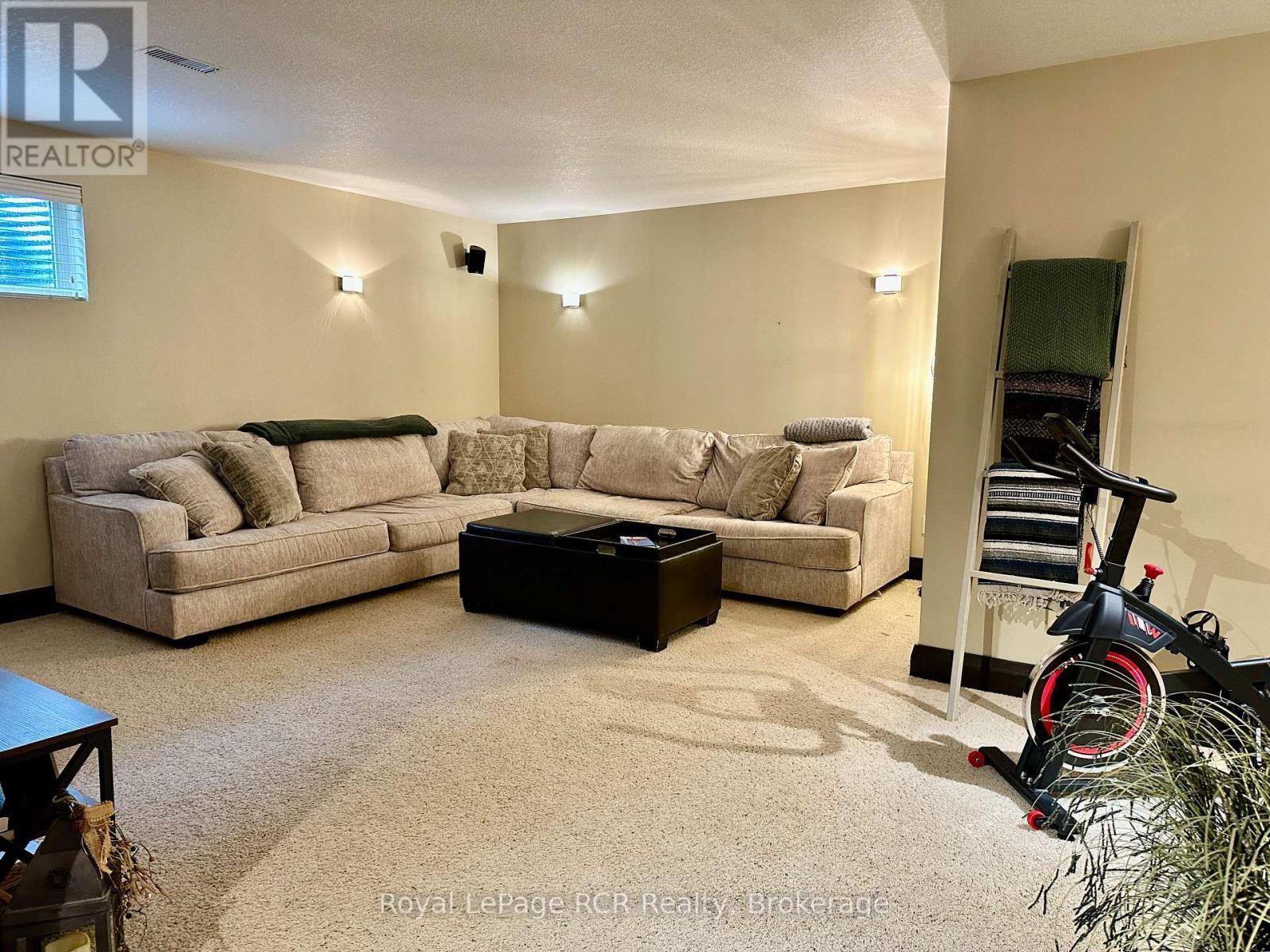 












241 4TH STREET CRESCENT

,
Hanover,




Ontario
N4N3S9

