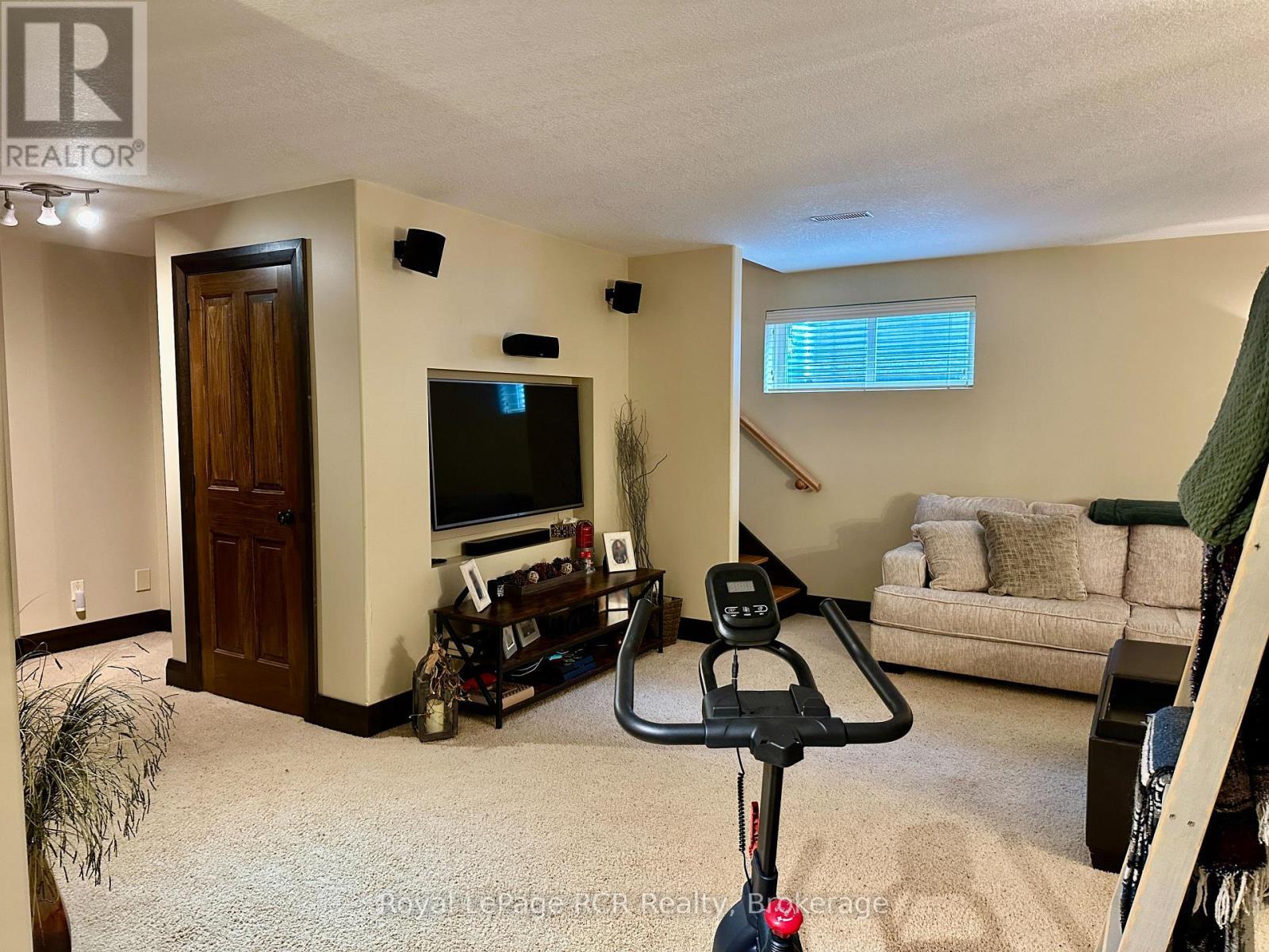 












241 4TH STREET CRESCENT

,
Hanover,




Ontario
N4N3S9

