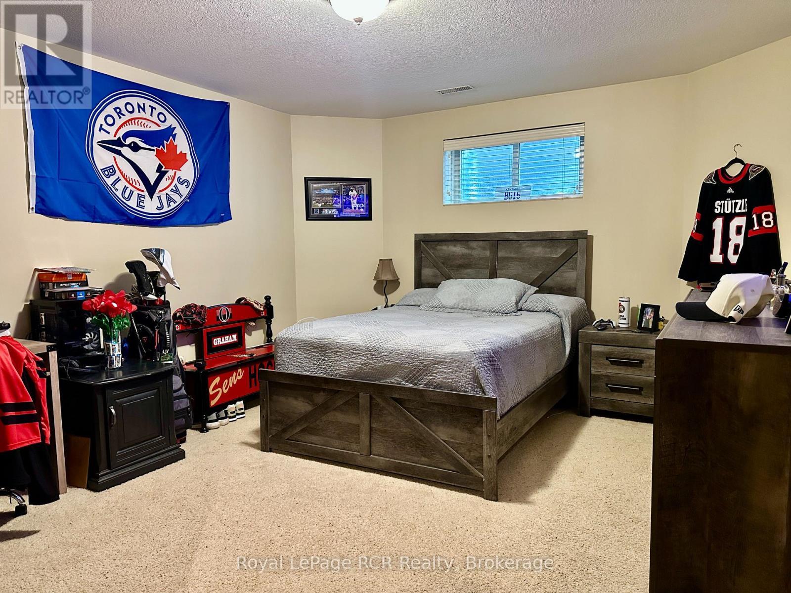 












241 4TH STREET CRESCENT

,
Hanover,




Ontario
N4N3S9

