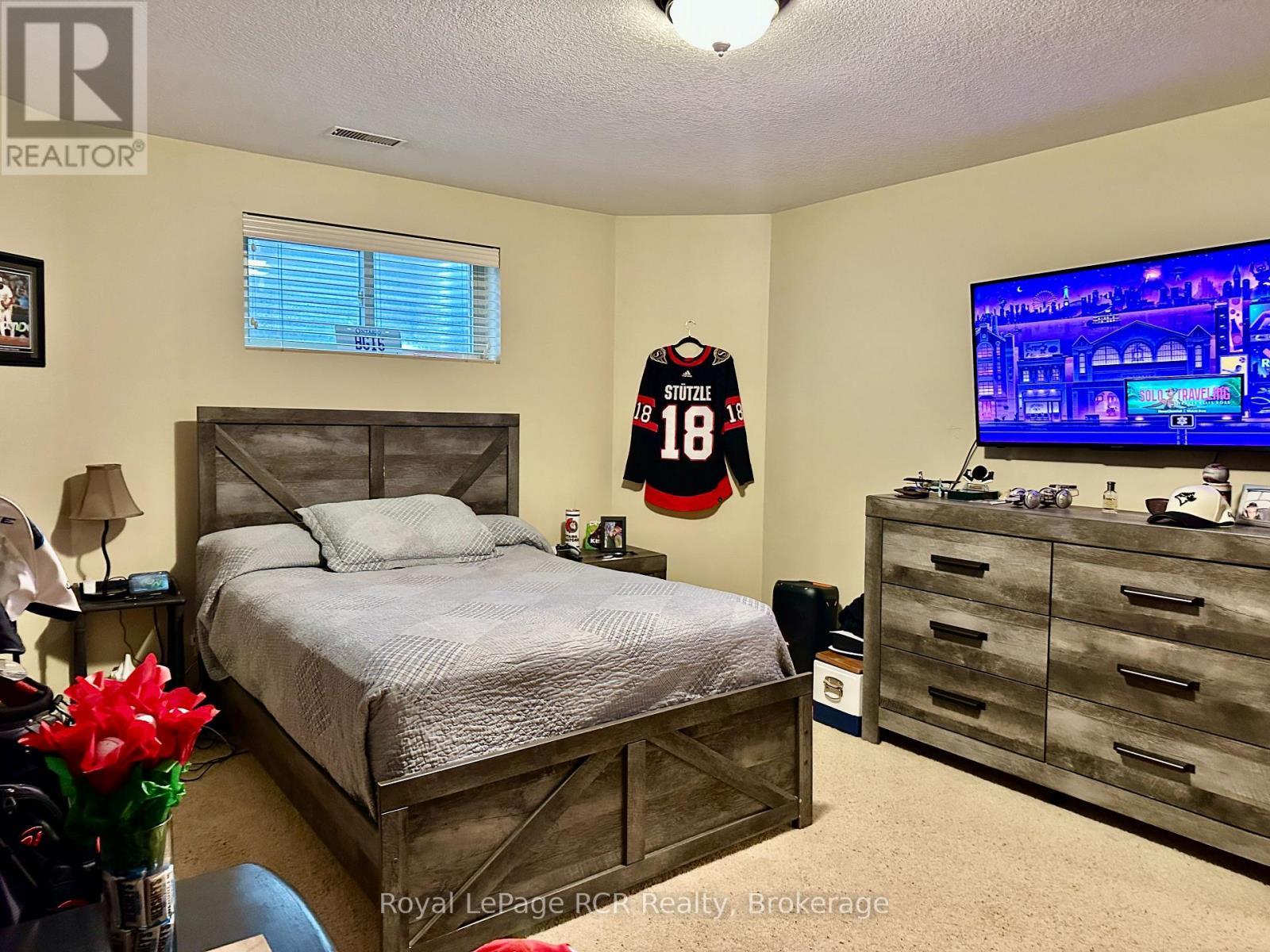 












241 4TH STREET CRESCENT

,
Hanover,




Ontario
N4N3S9

