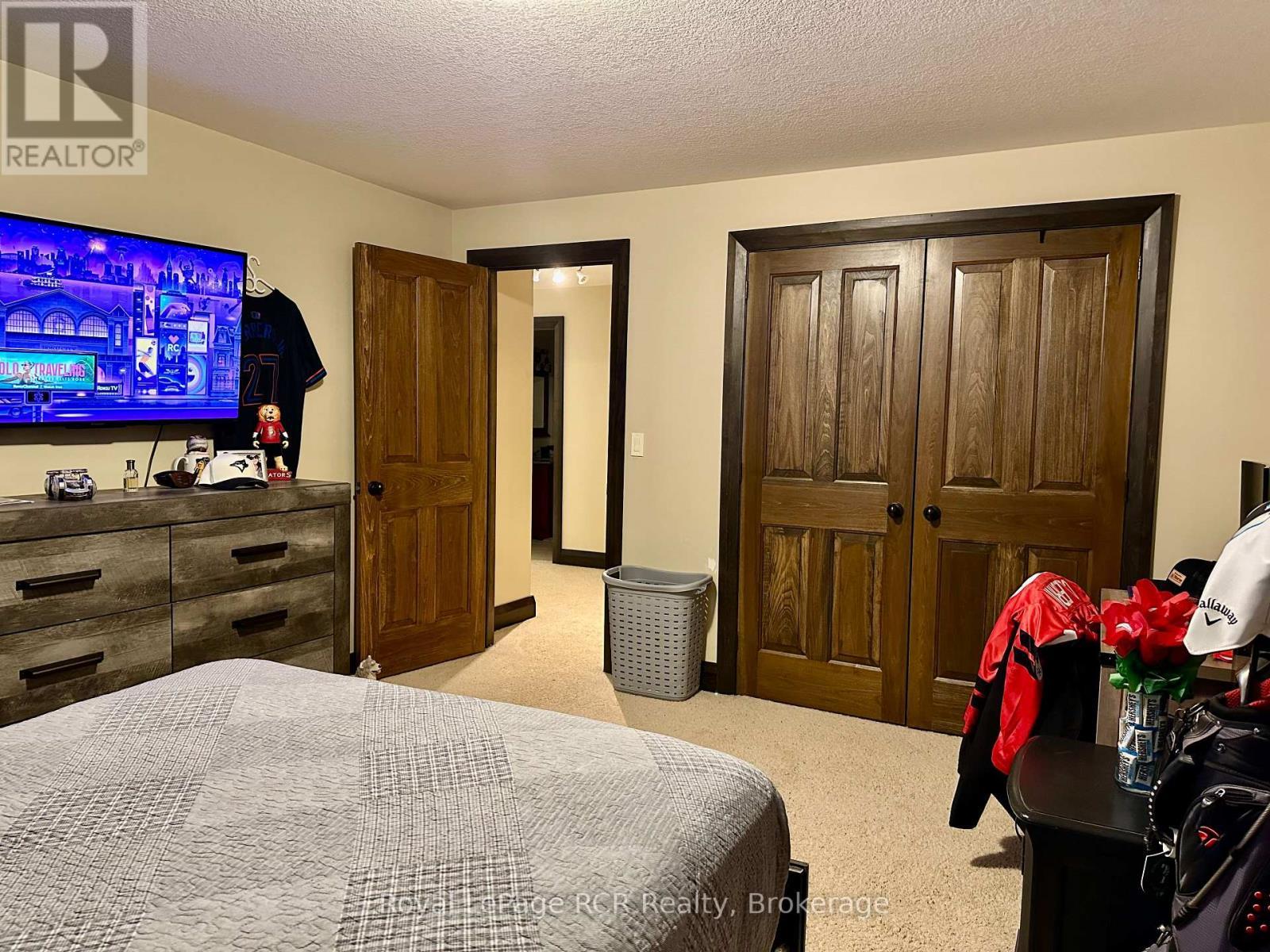 












241 4TH STREET CRESCENT

,
Hanover,




Ontario
N4N3S9

