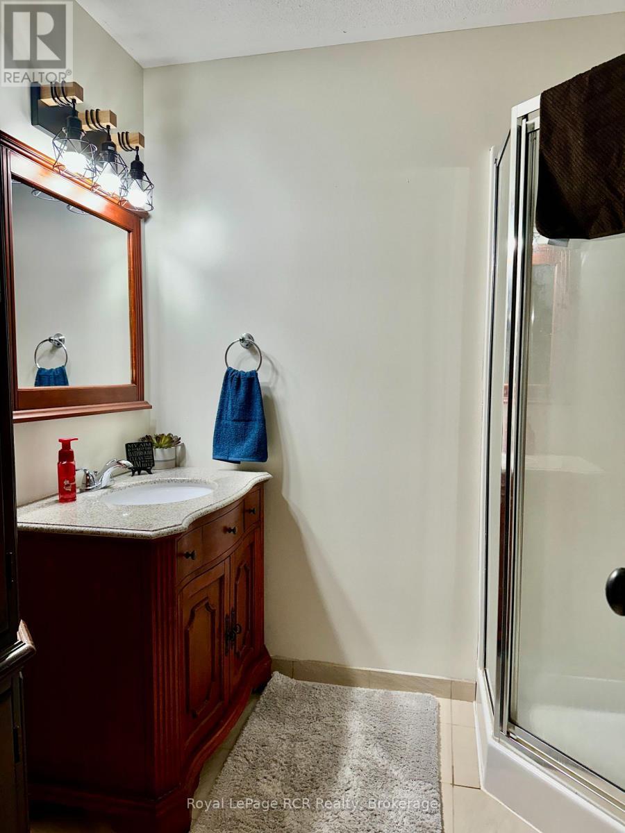 












241 4TH STREET CRESCENT

,
Hanover,




Ontario
N4N3S9

