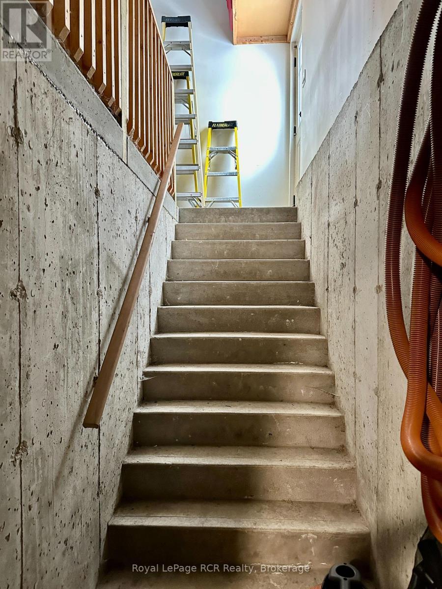 












241 4TH STREET CRESCENT

,
Hanover,




Ontario
N4N3S9

