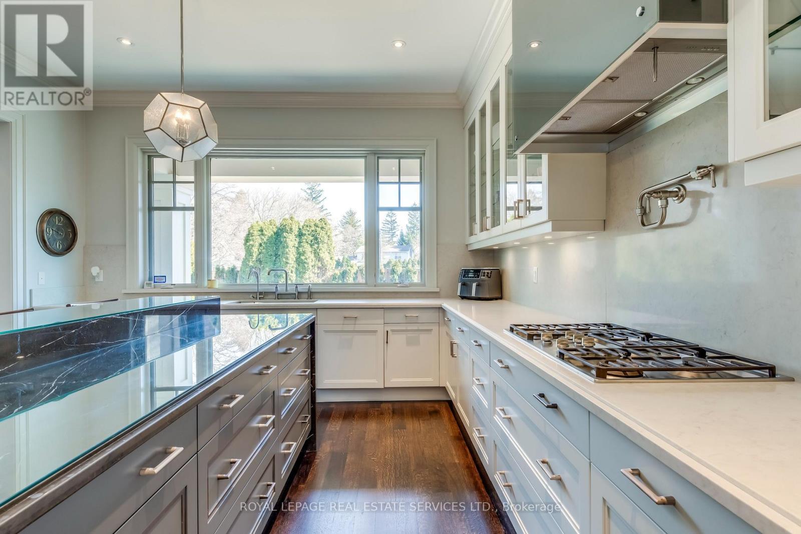












1522 DEVON ROAD

,
Oakville,




Ontario
L6J2M5

