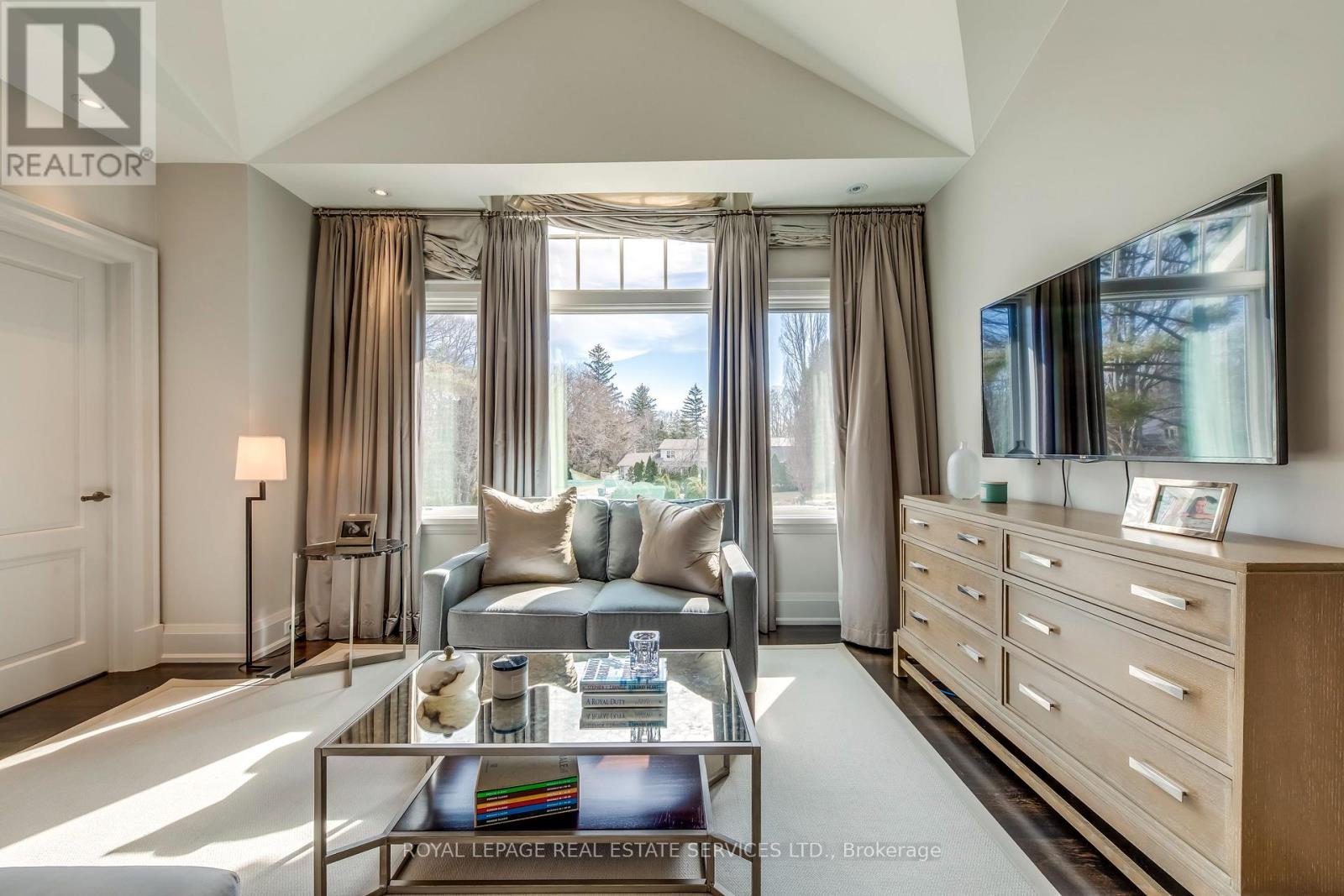 












1522 DEVON ROAD

,
Oakville,




Ontario
L6J2M5

