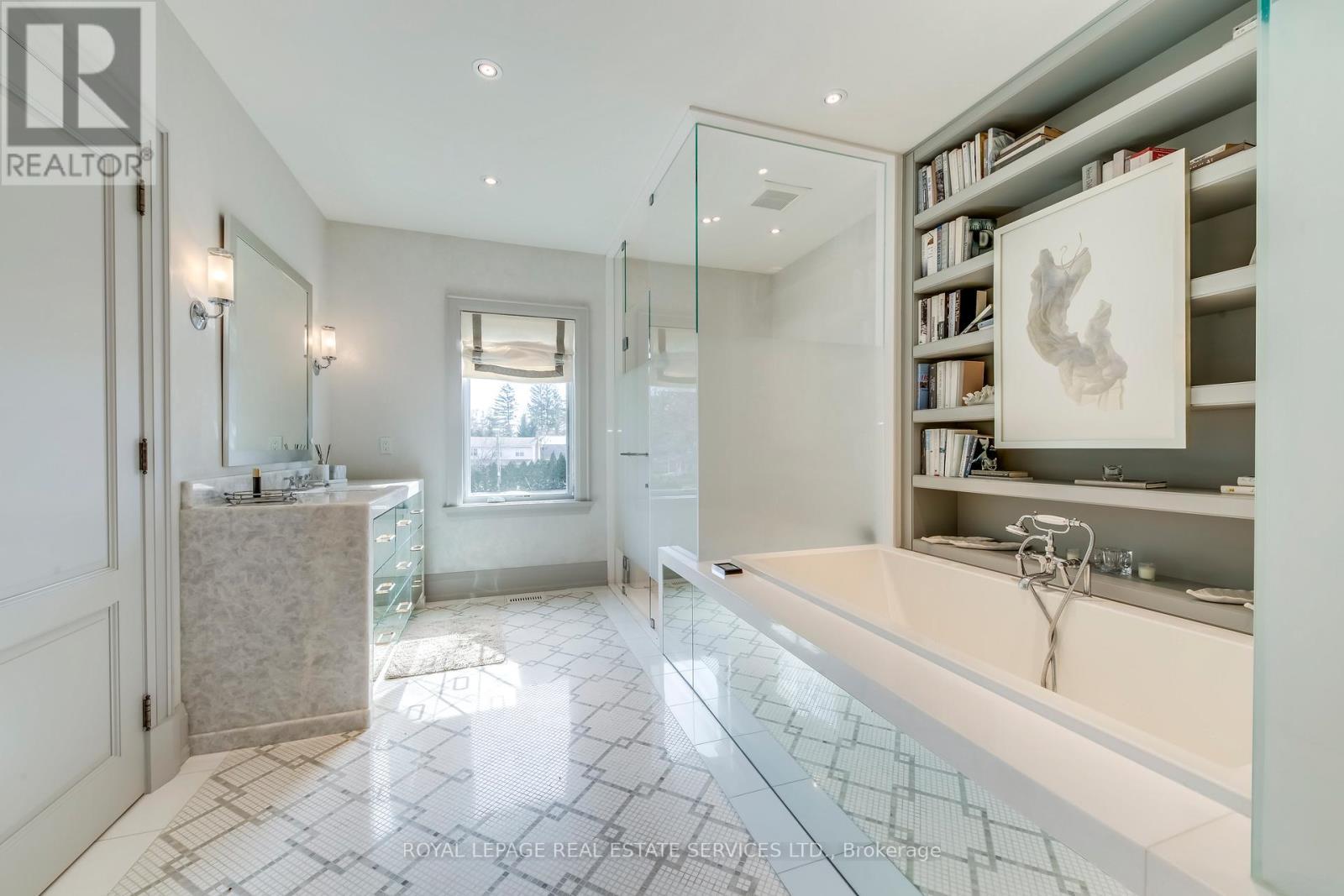 












1522 DEVON ROAD

,
Oakville,




Ontario
L6J2M5

