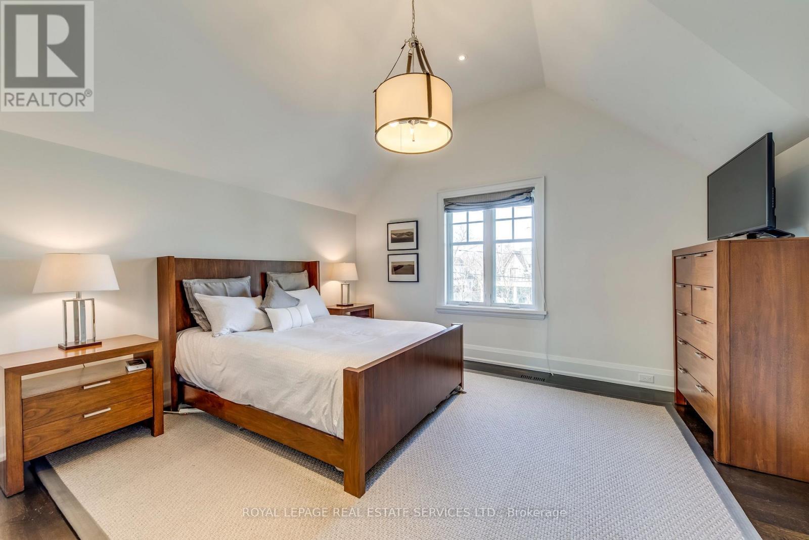 












1522 DEVON ROAD

,
Oakville,




Ontario
L6J2M5

