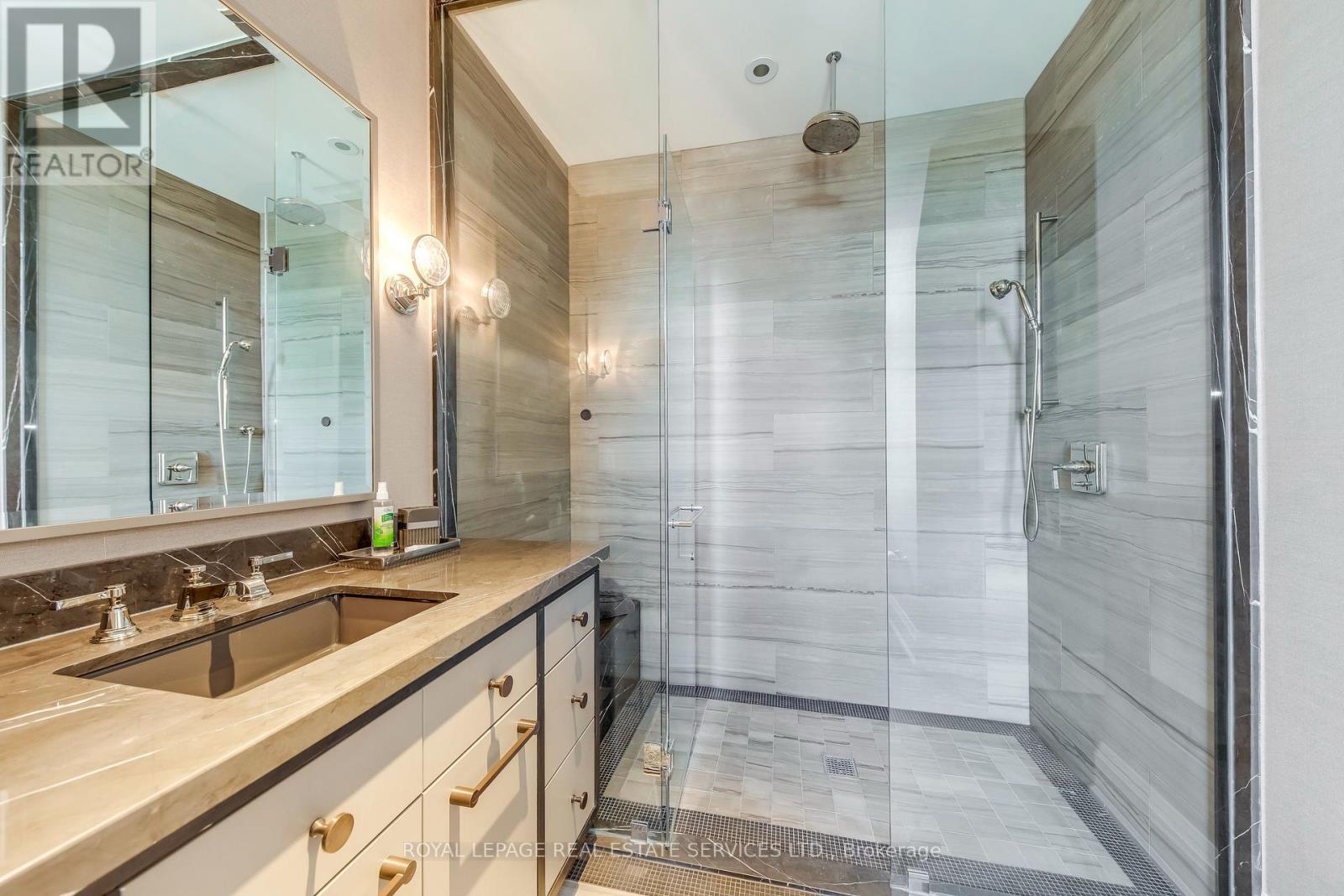 












1522 DEVON ROAD

,
Oakville,




Ontario
L6J2M5


