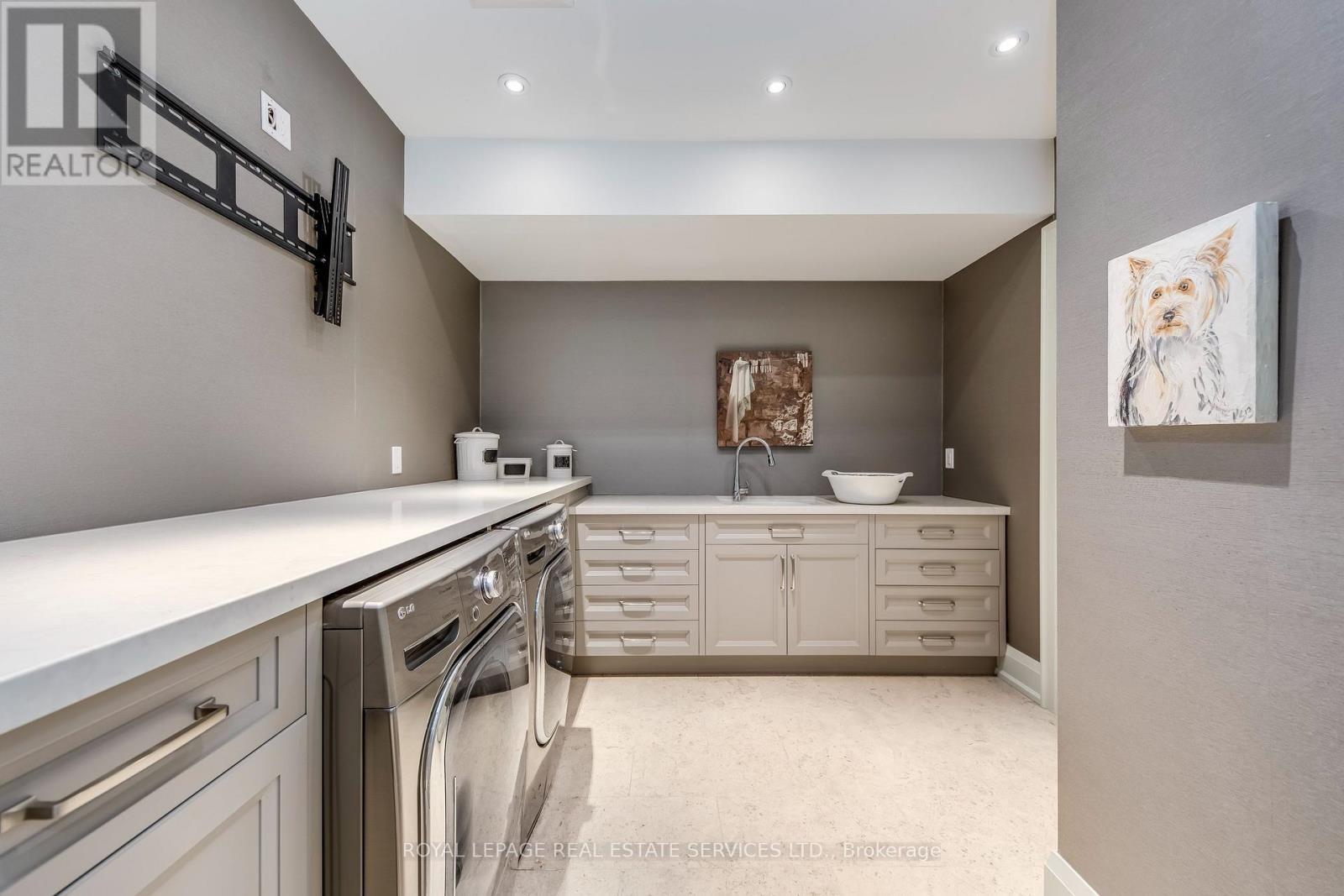 












1522 DEVON ROAD

,
Oakville,




Ontario
L6J2M5

