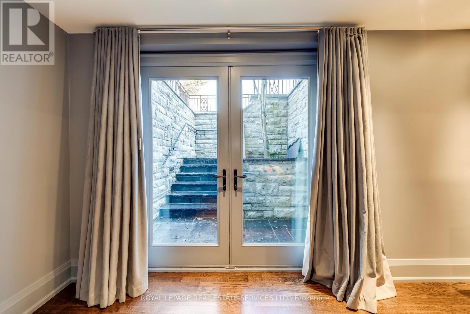












1522 DEVON ROAD

,
Oakville,




Ontario
L6J2M5

