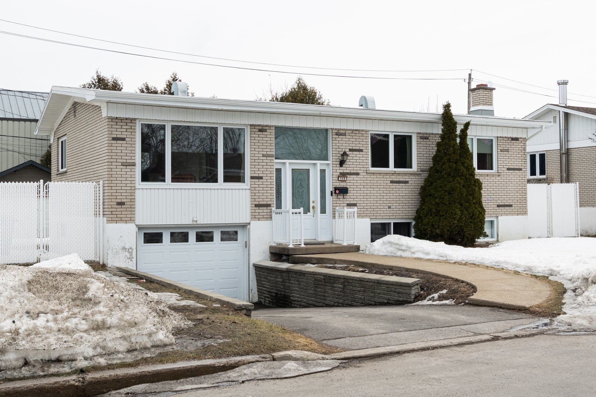 









558


Rue Guy

,
Laval (Fabreville),




QC
H7P2P7

