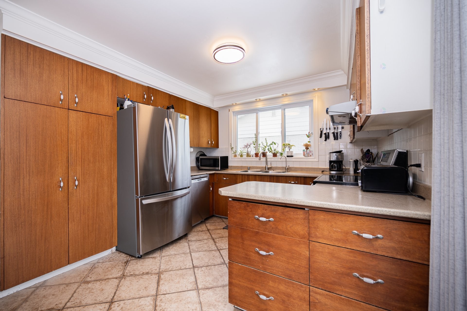 









558


Rue Guy

,
Laval (Fabreville),




QC
H7P2P7

