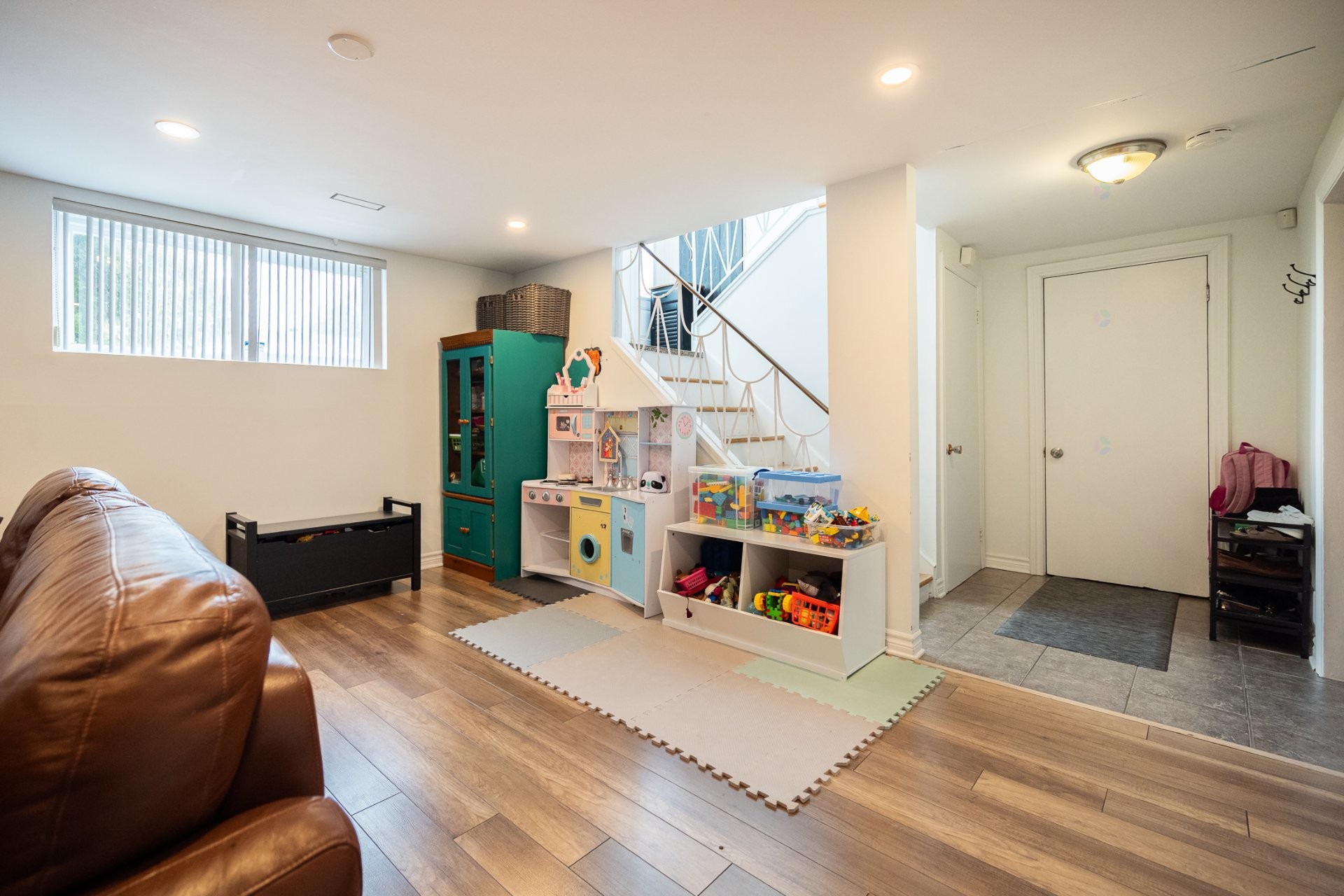 









558


Rue Guy

,
Laval (Fabreville),




QC
H7P2P7

