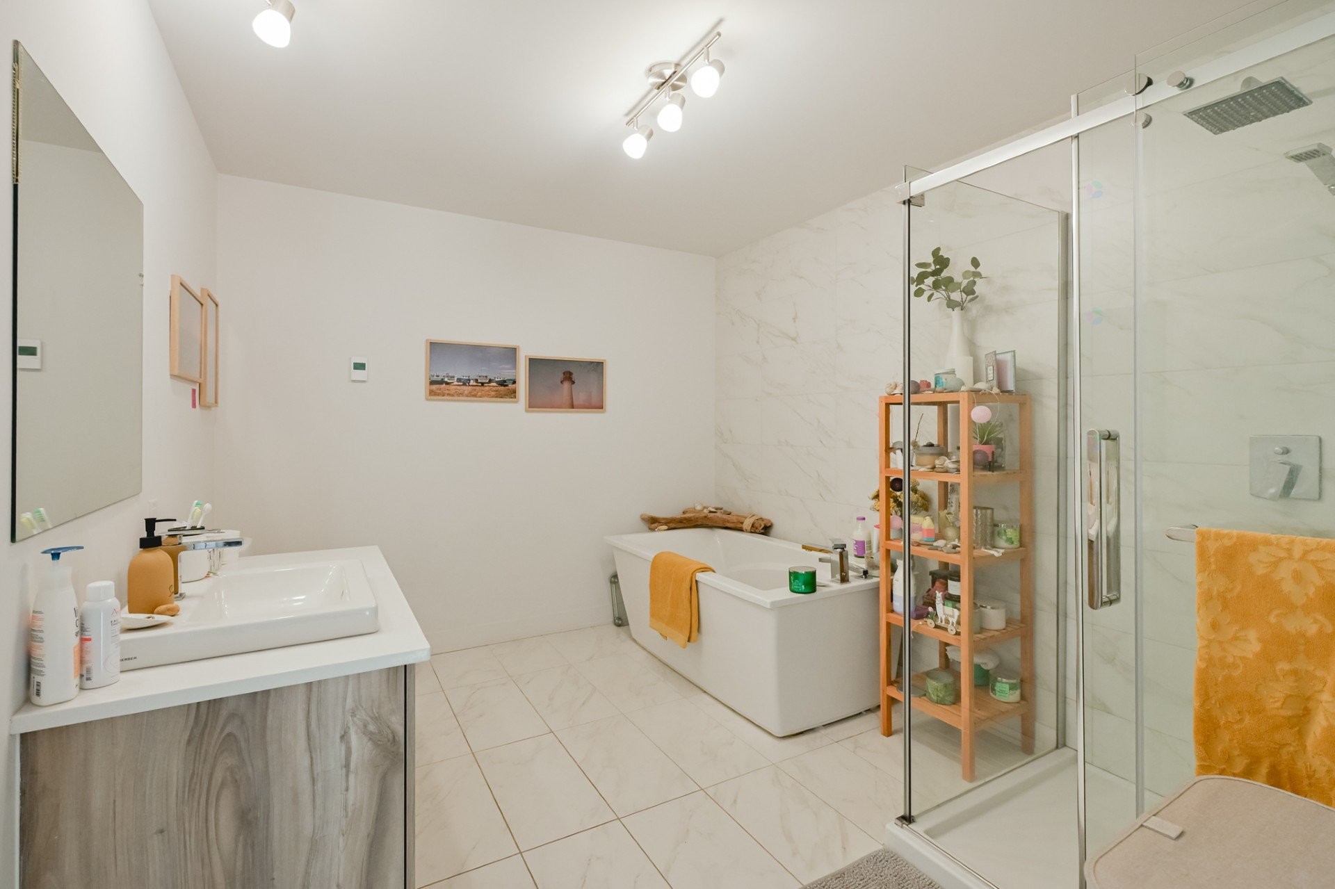 









258


Rue d'Émeraude

,
Candiac,




QC
J5R0S1

