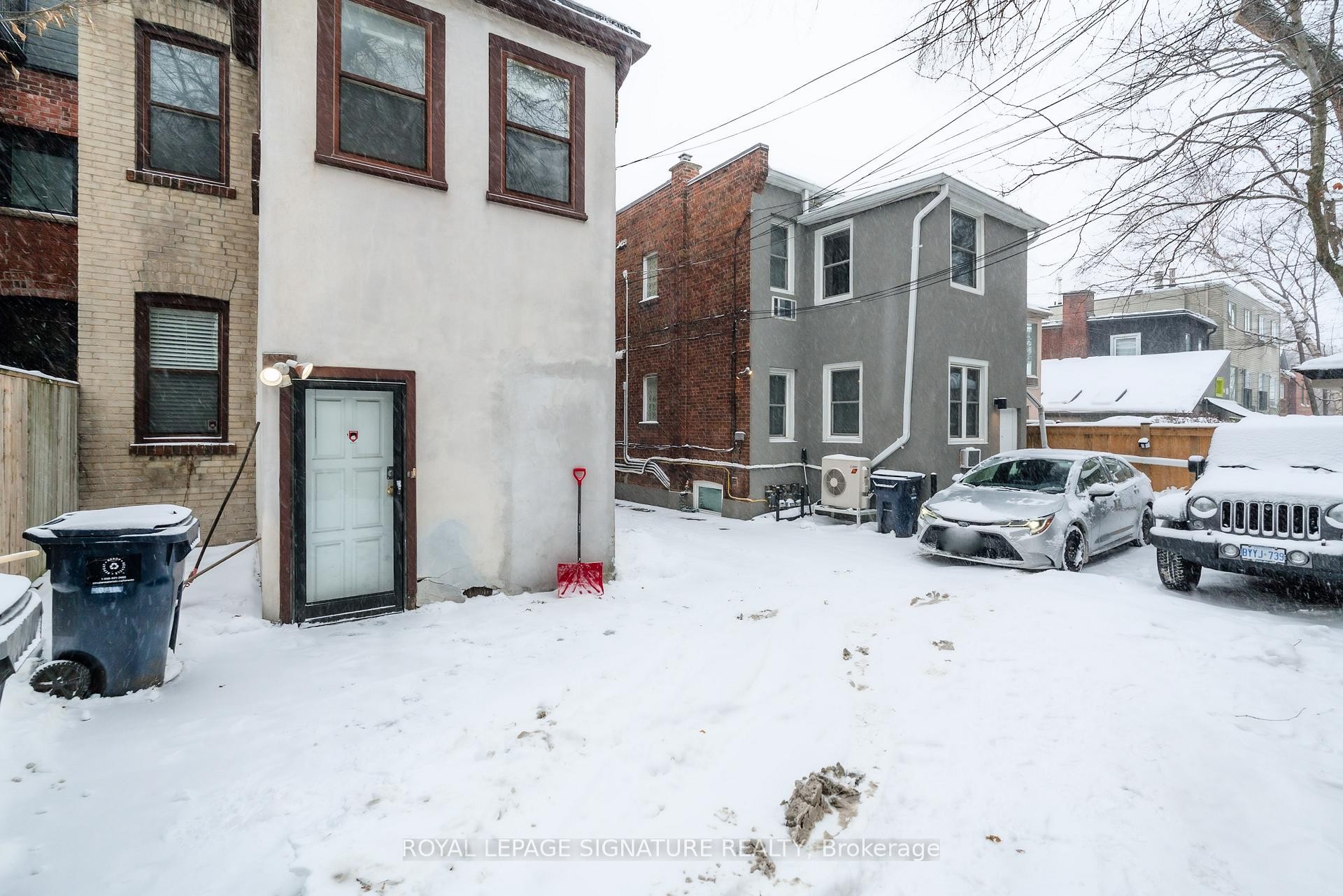 









27


Hillsboro

Avenue,
Toronto,




ON
M5R 1S6

