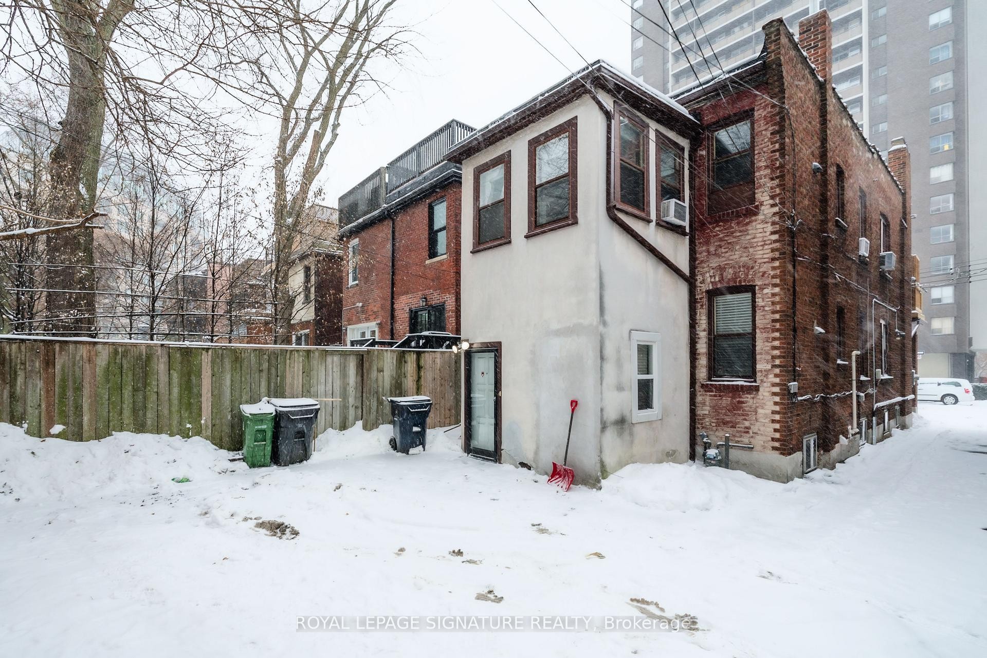 









27


Hillsboro

Avenue,
Toronto,




ON
M5R 1S6

