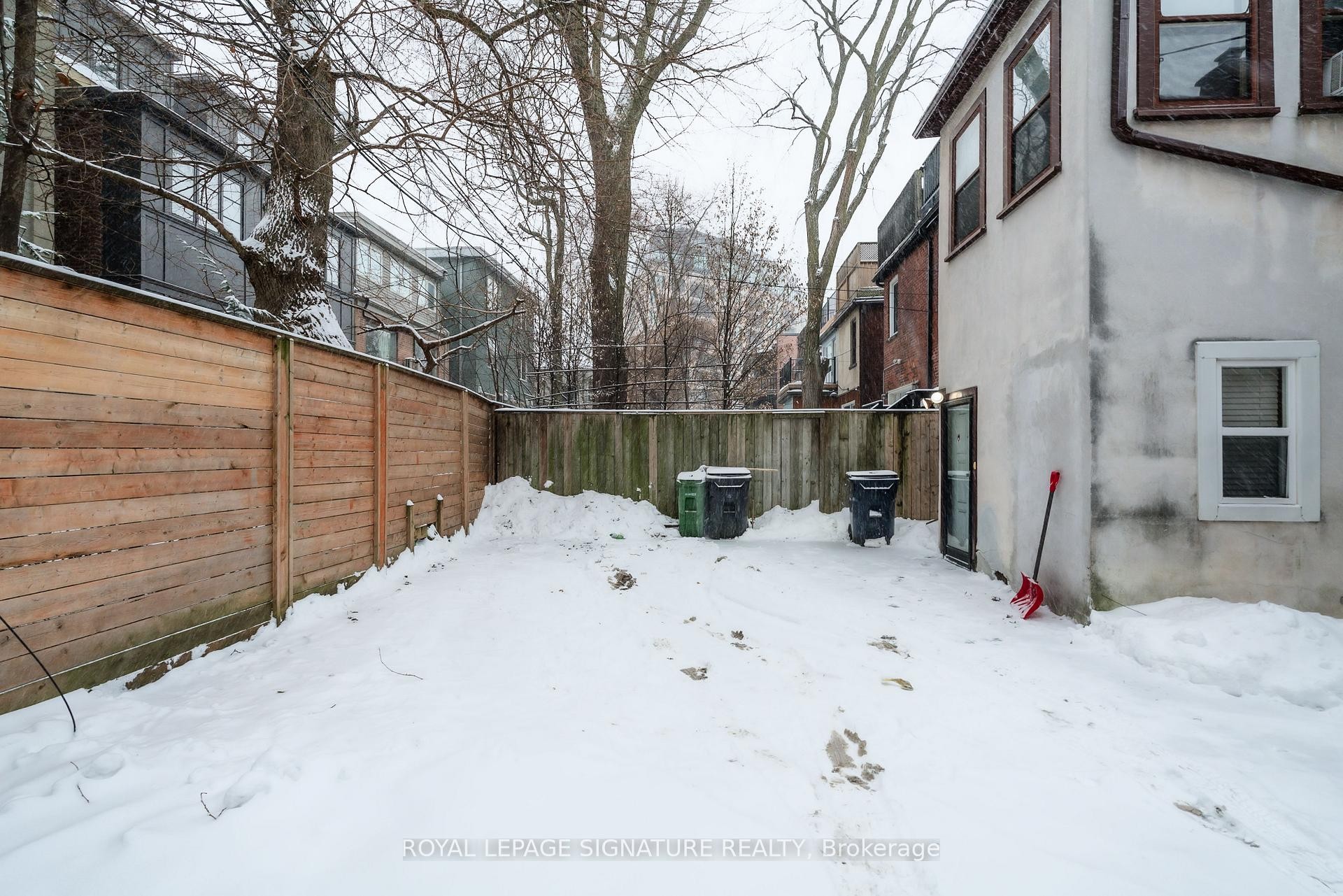 









27


Hillsboro

Avenue,
Toronto,




ON
M5R 1S6

