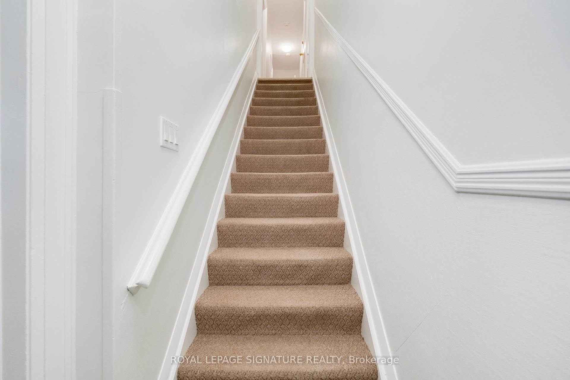 









27


Hillsboro

Avenue,
Toronto,




ON
M5R 1S6

