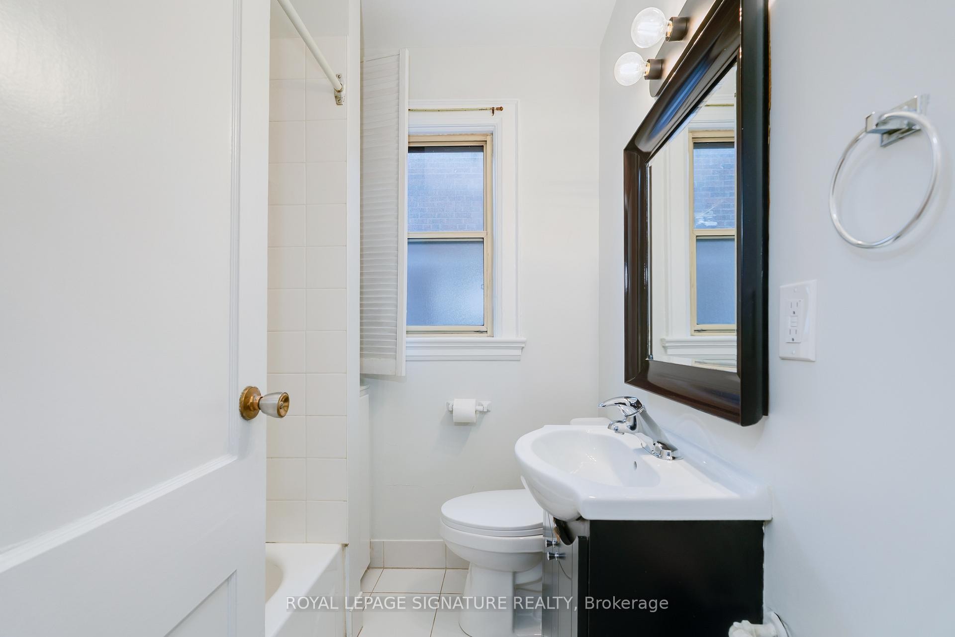 









27


Hillsboro

Avenue,
Toronto,




ON
M5R 1S6

