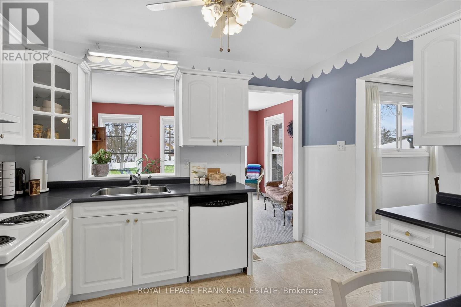 












491 CHAMBERLAIN STREET

,
Peterborough (Town Ward 3),




Ontario
K9J4L3

