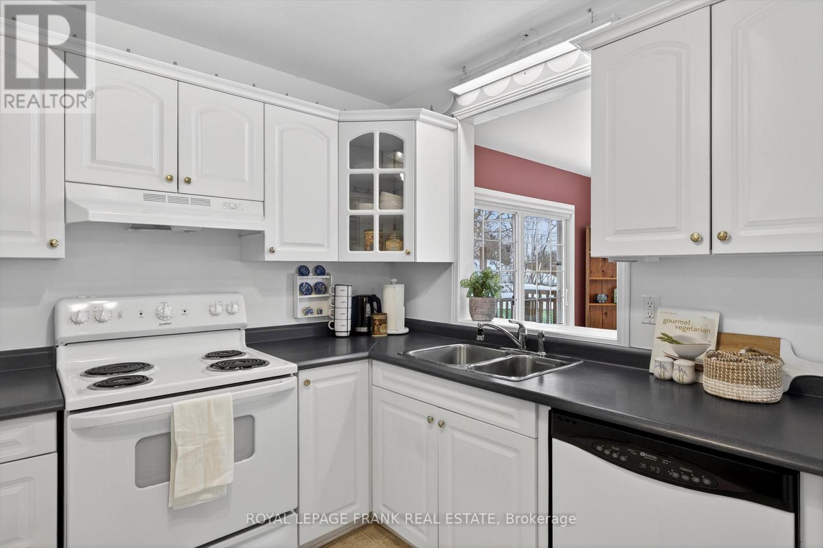 












491 CHAMBERLAIN STREET

,
Peterborough (Town Ward 3),




Ontario
K9J4L3

