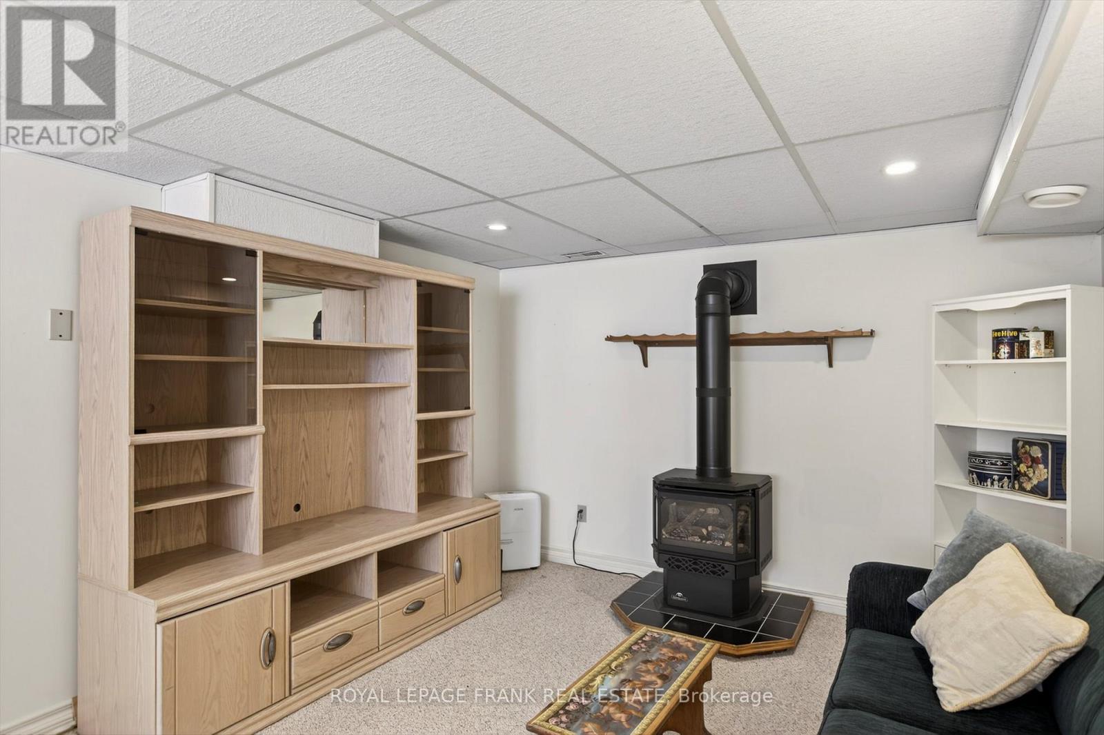 












491 CHAMBERLAIN STREET

,
Peterborough (Town Ward 3),




Ontario
K9J4L3

