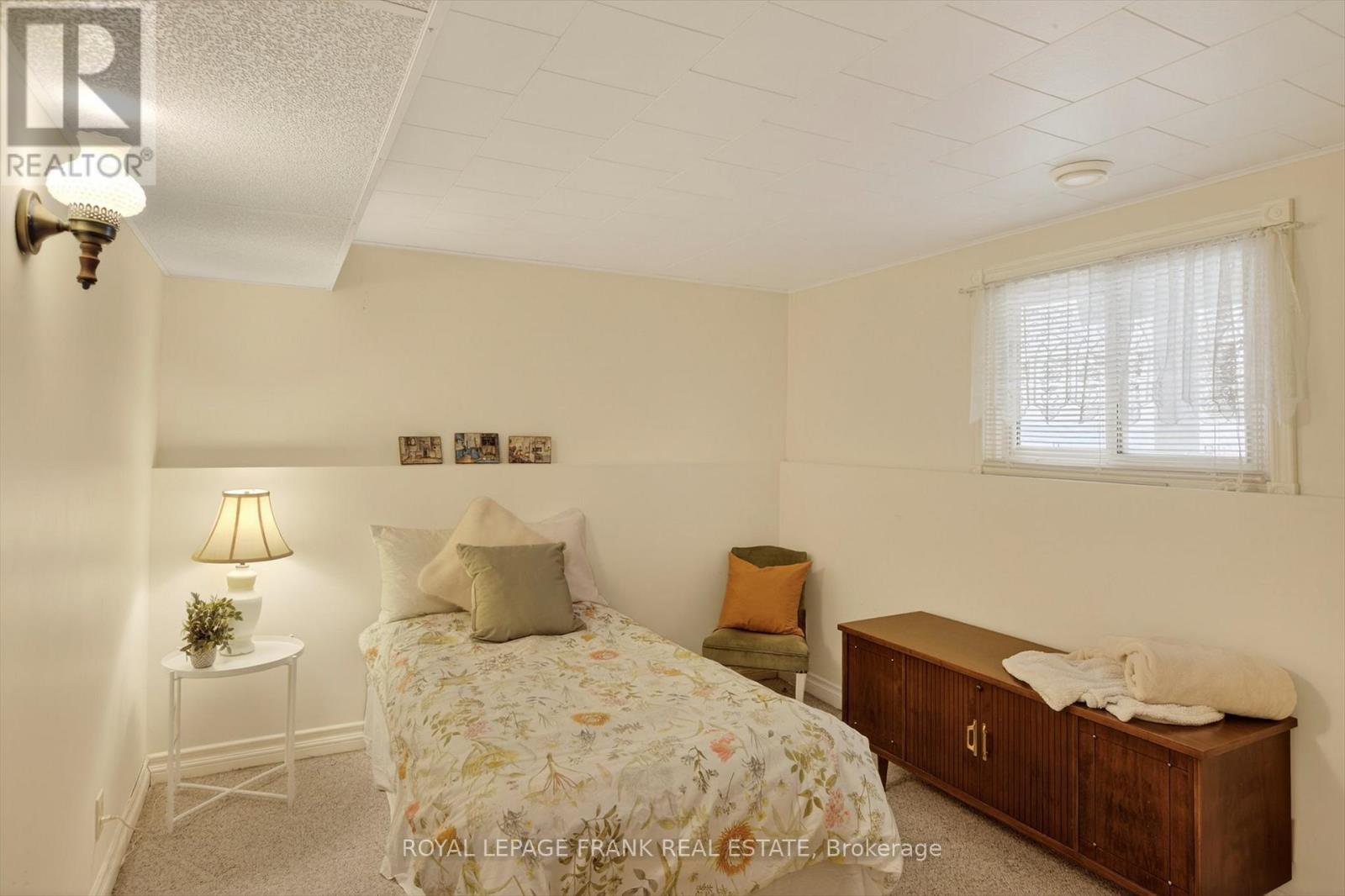 












491 CHAMBERLAIN STREET

,
Peterborough (Town Ward 3),




Ontario
K9J4L3

