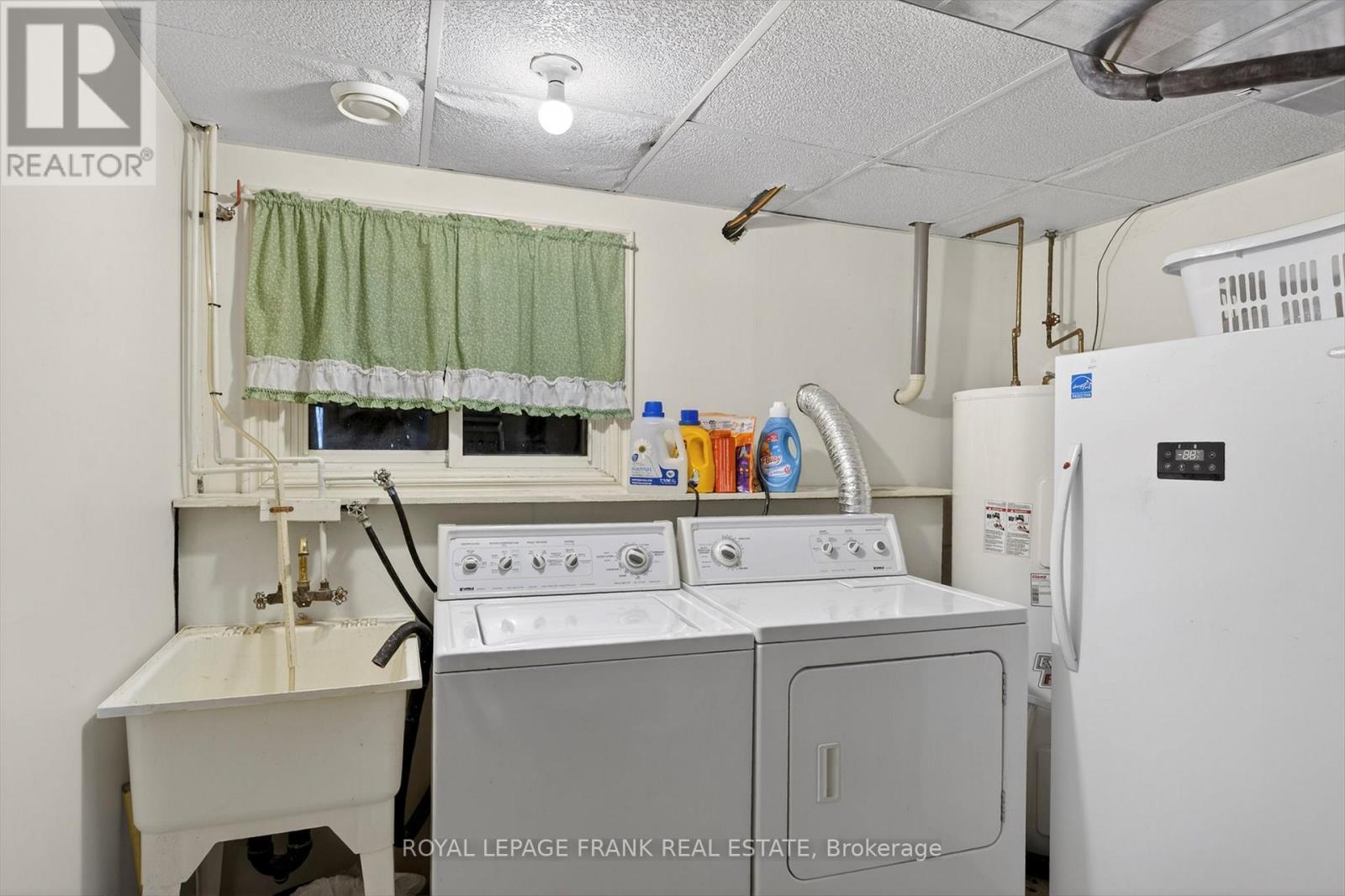 












491 CHAMBERLAIN STREET

,
Peterborough (Town Ward 3),




Ontario
K9J4L3

