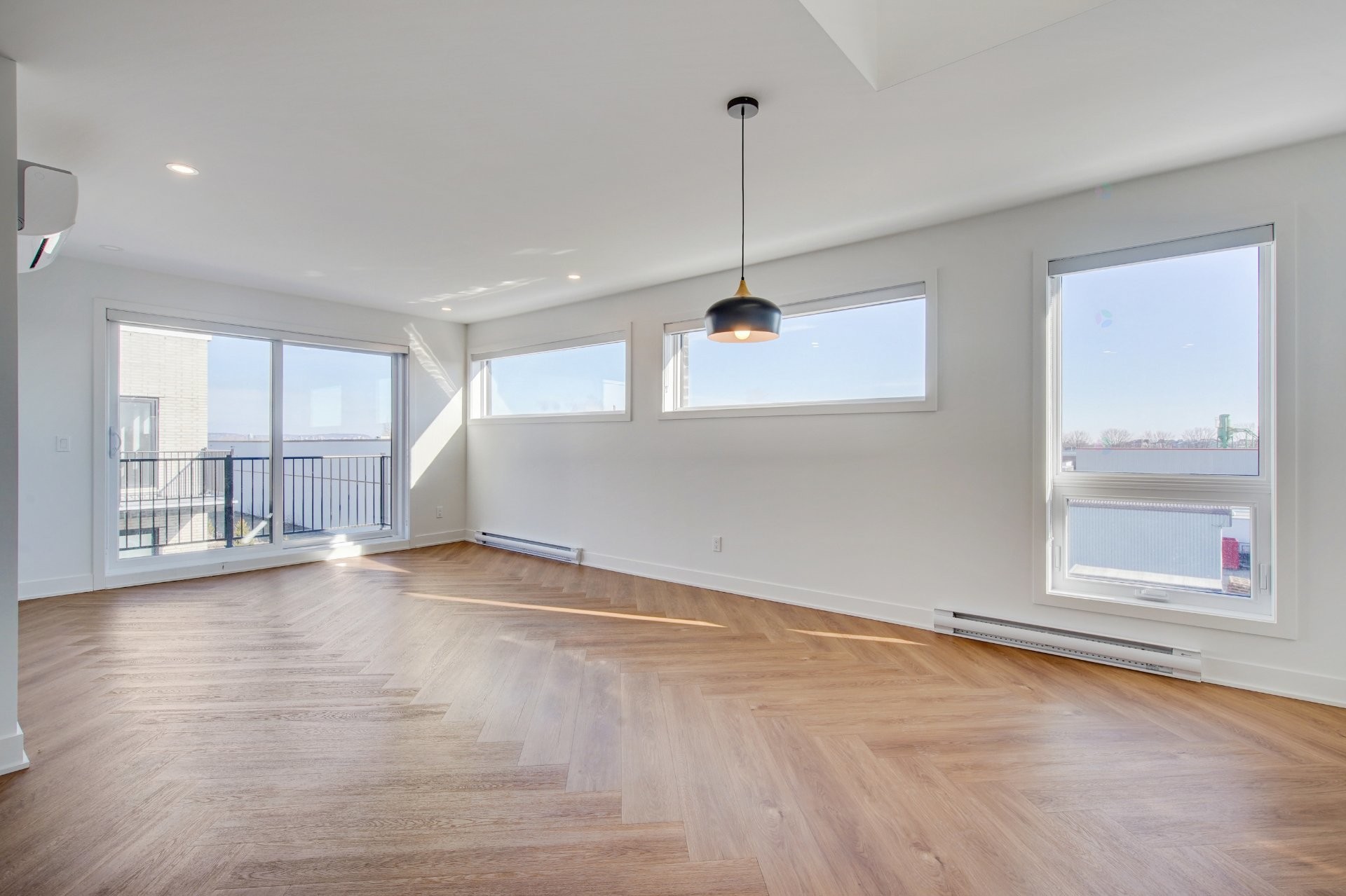 









270


Rue d'Émeraude

,
Candiac,




QC
J5R0S1

