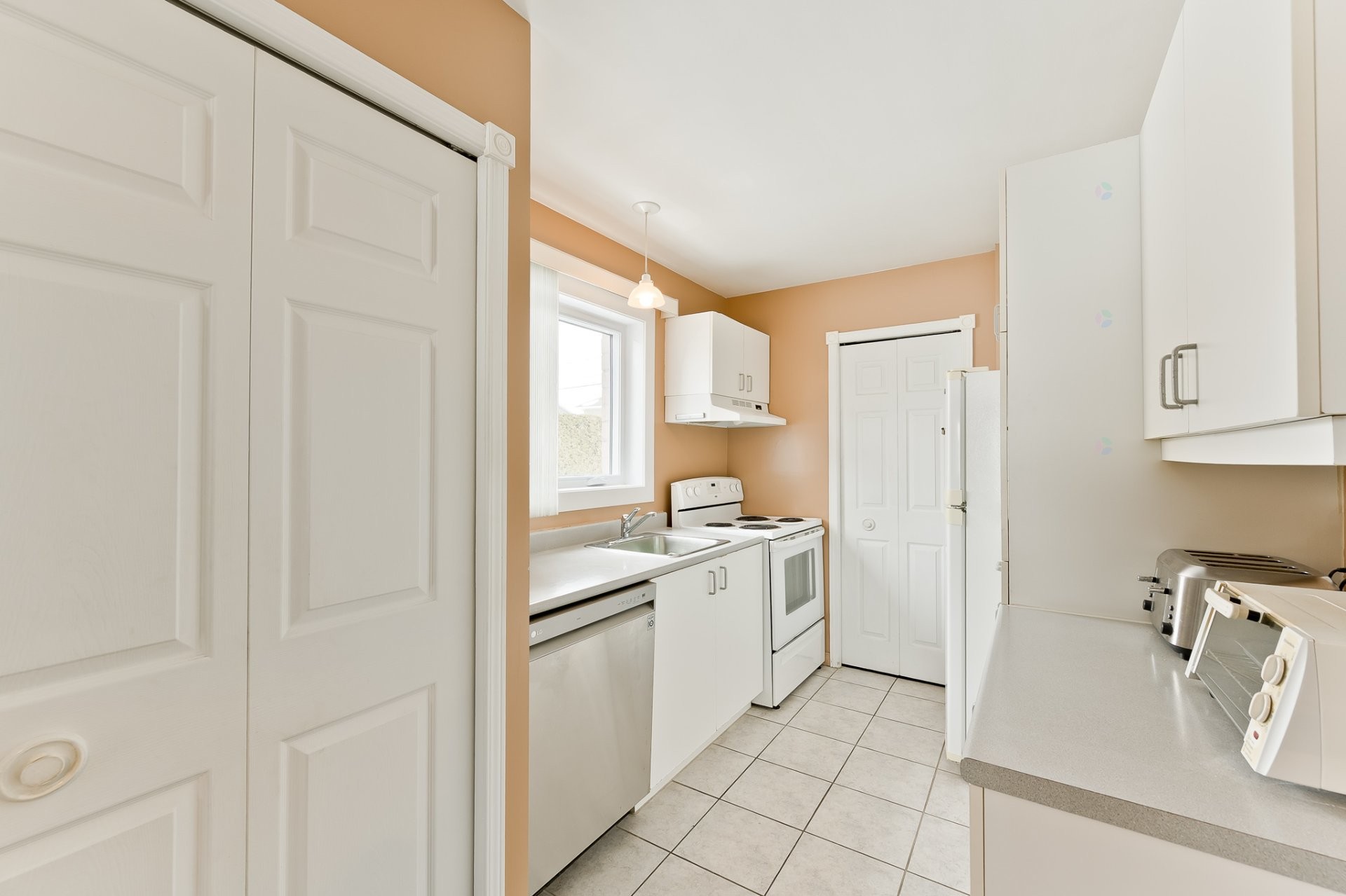









4887

 - 4893


Rue Gabriel

,
Sherbrooke (Brompton/Rock Forest/Saint-Élie/Deauville),




QC
J1N2H1

