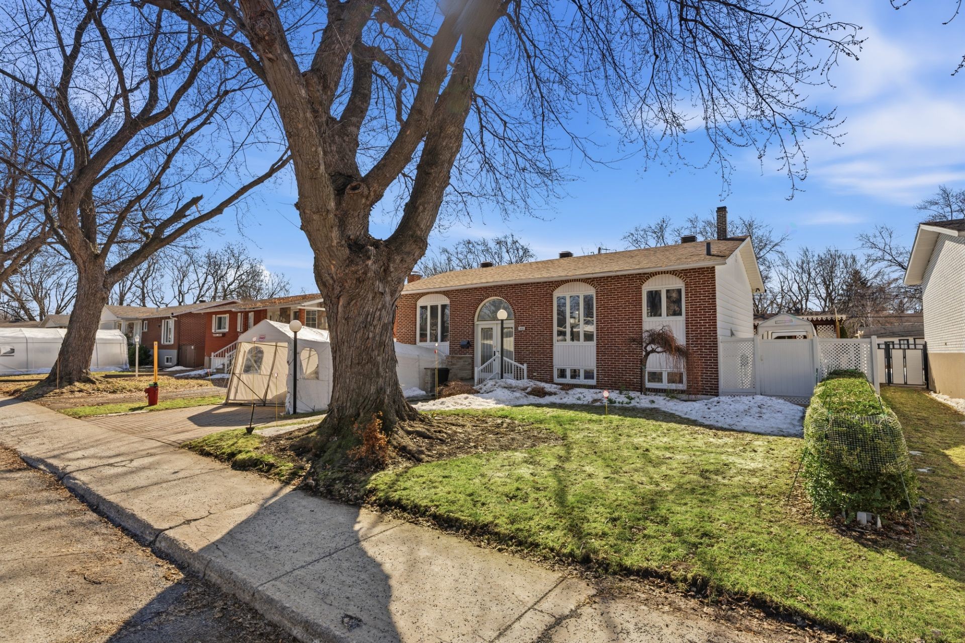 









1950


45e Avenue

,
Montréal (Rivière-des-Prairies/Pointe-aux-Trembles),




QC
H1A3S7

