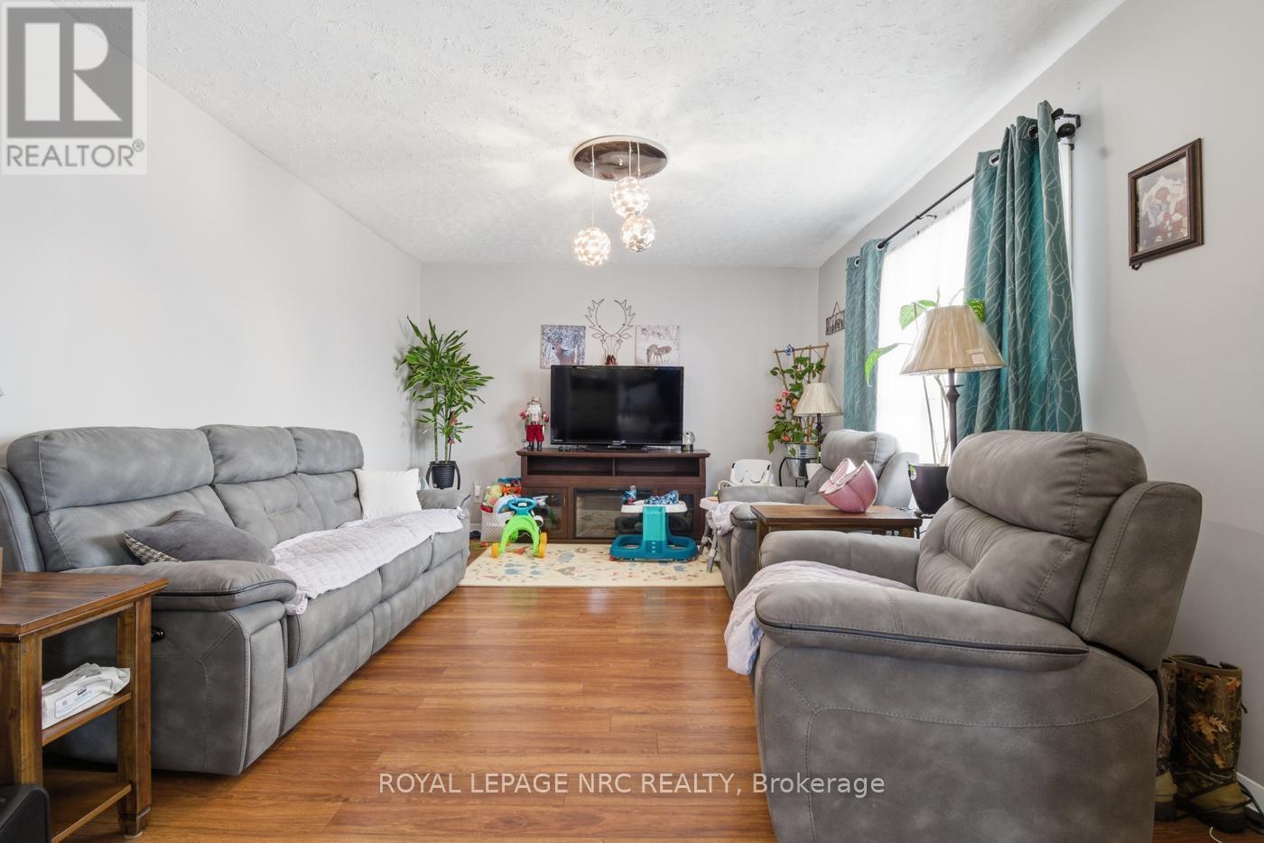 












595 LINCOLN STREET

,
Welland (Lincoln/Crowland),




Ontario
L3B4R1

