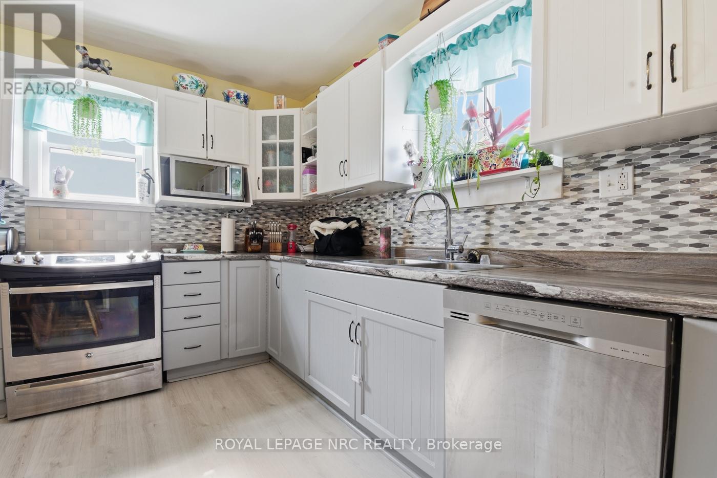 












595 LINCOLN STREET

,
Welland (Lincoln/Crowland),




Ontario
L3B4R1

