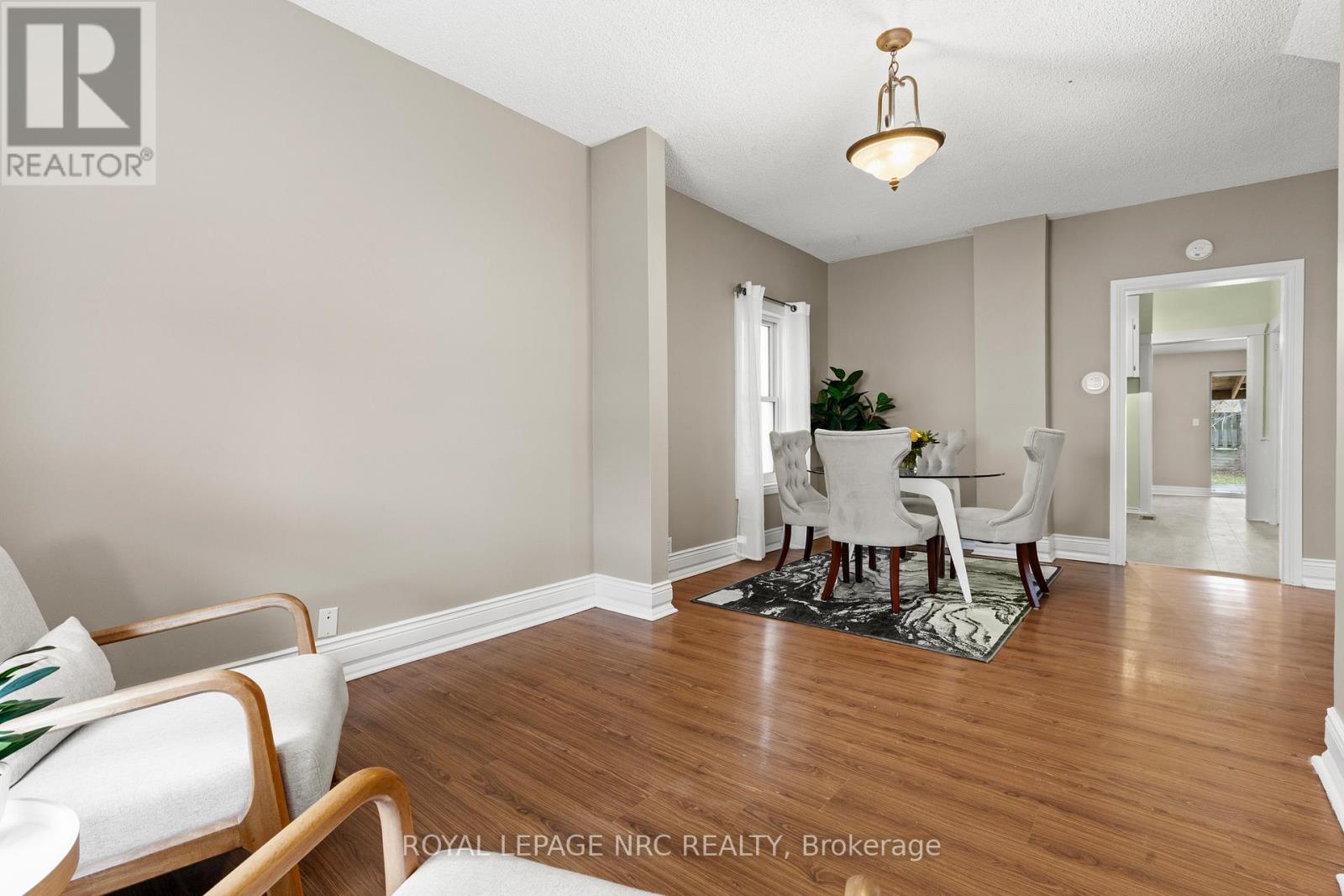 












22 DENISTOUN STREET

,
Welland (Broadway),




Ontario
L3C1T9

