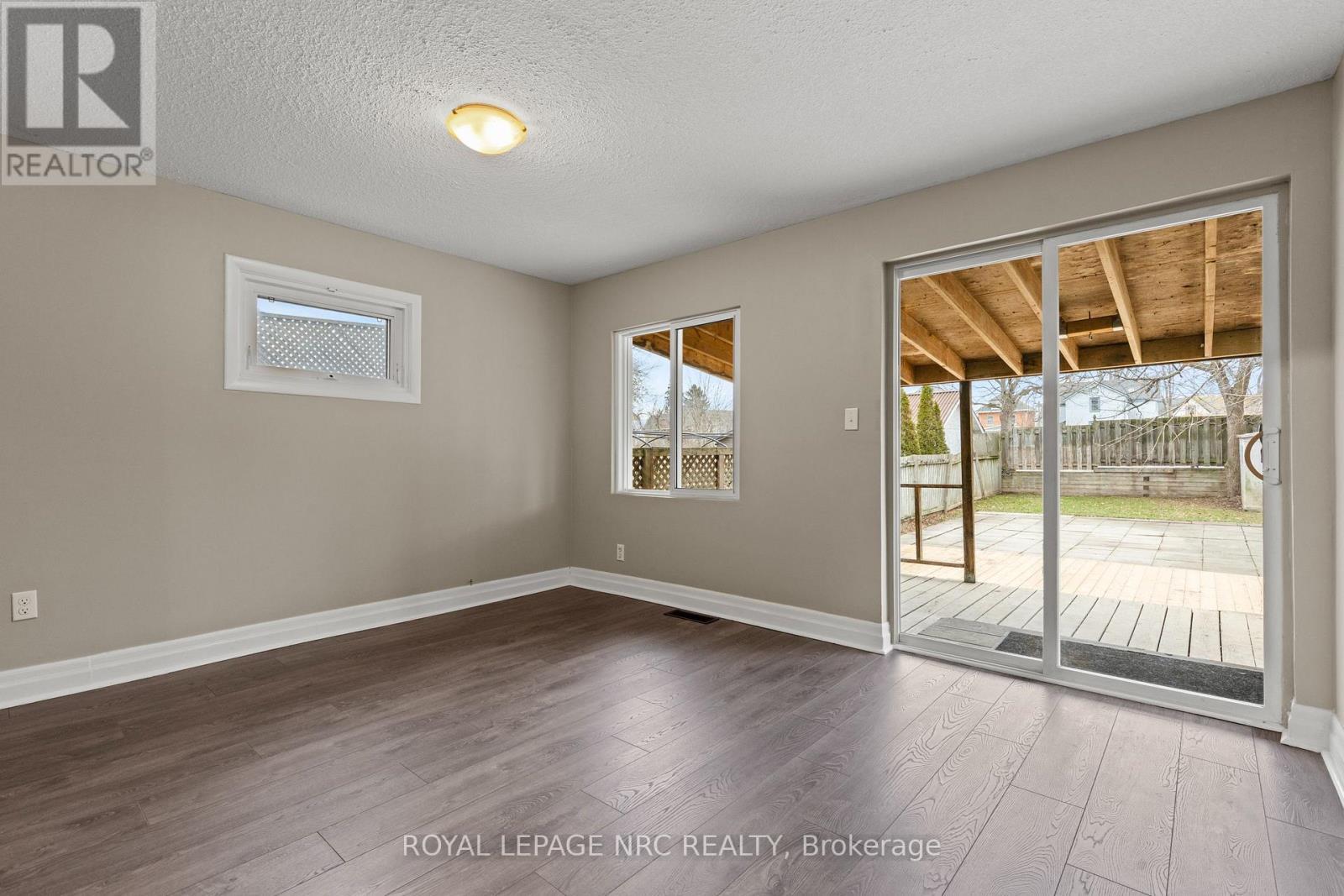 












22 DENISTOUN STREET

,
Welland (Broadway),




Ontario
L3C1T9

